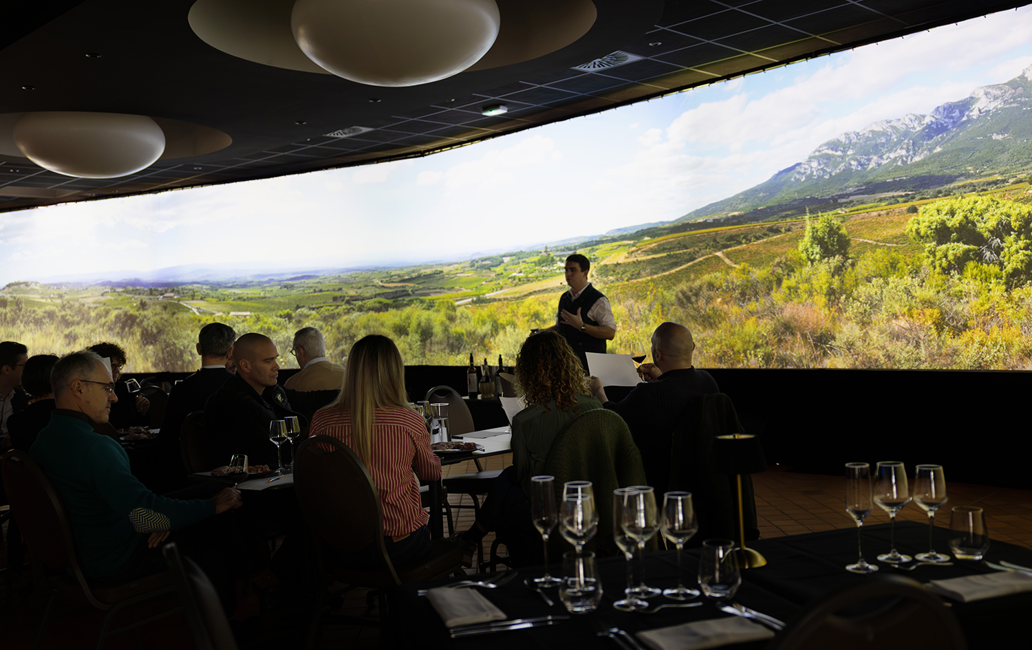 Dîner immersif - Voyage entre lacs et montagnes