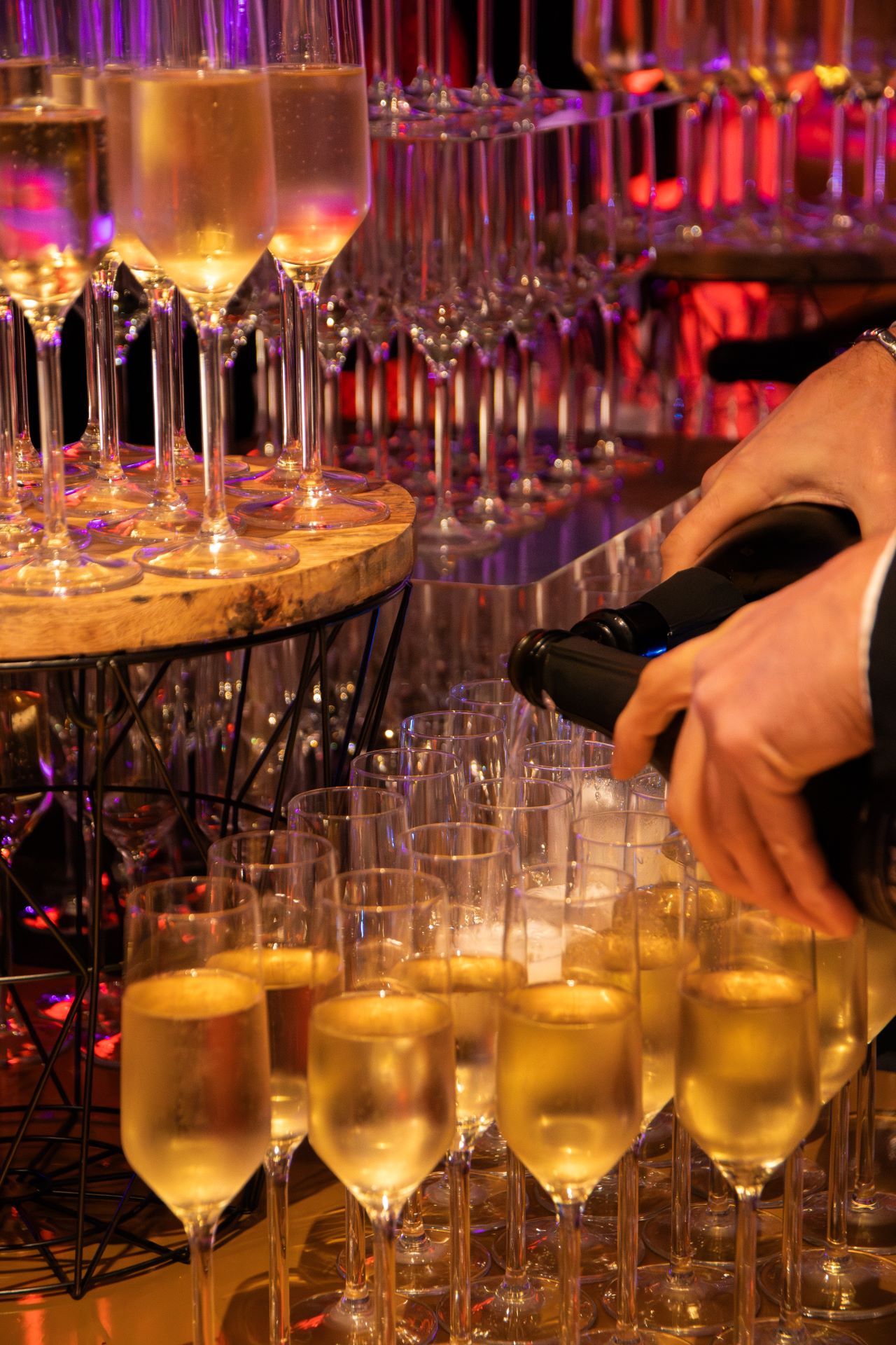 Service du champagne au vin d'honneur