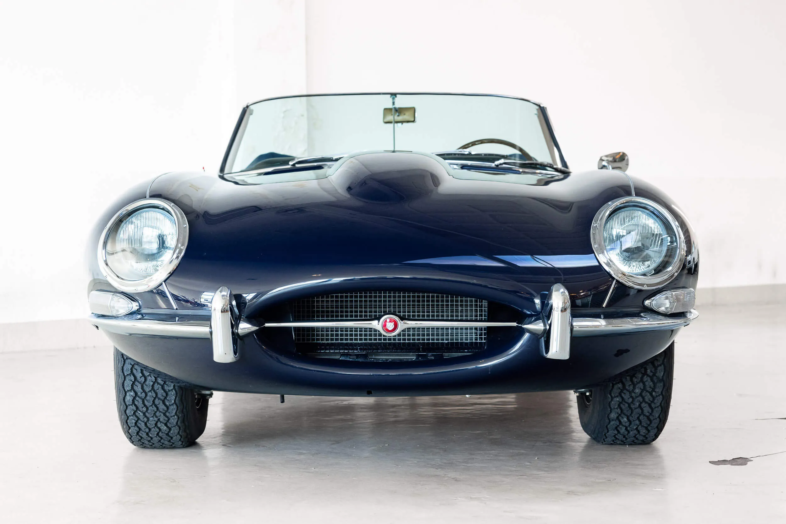Front view of Jaguar E-Type Series 1 OTS 1967 Dark Blue