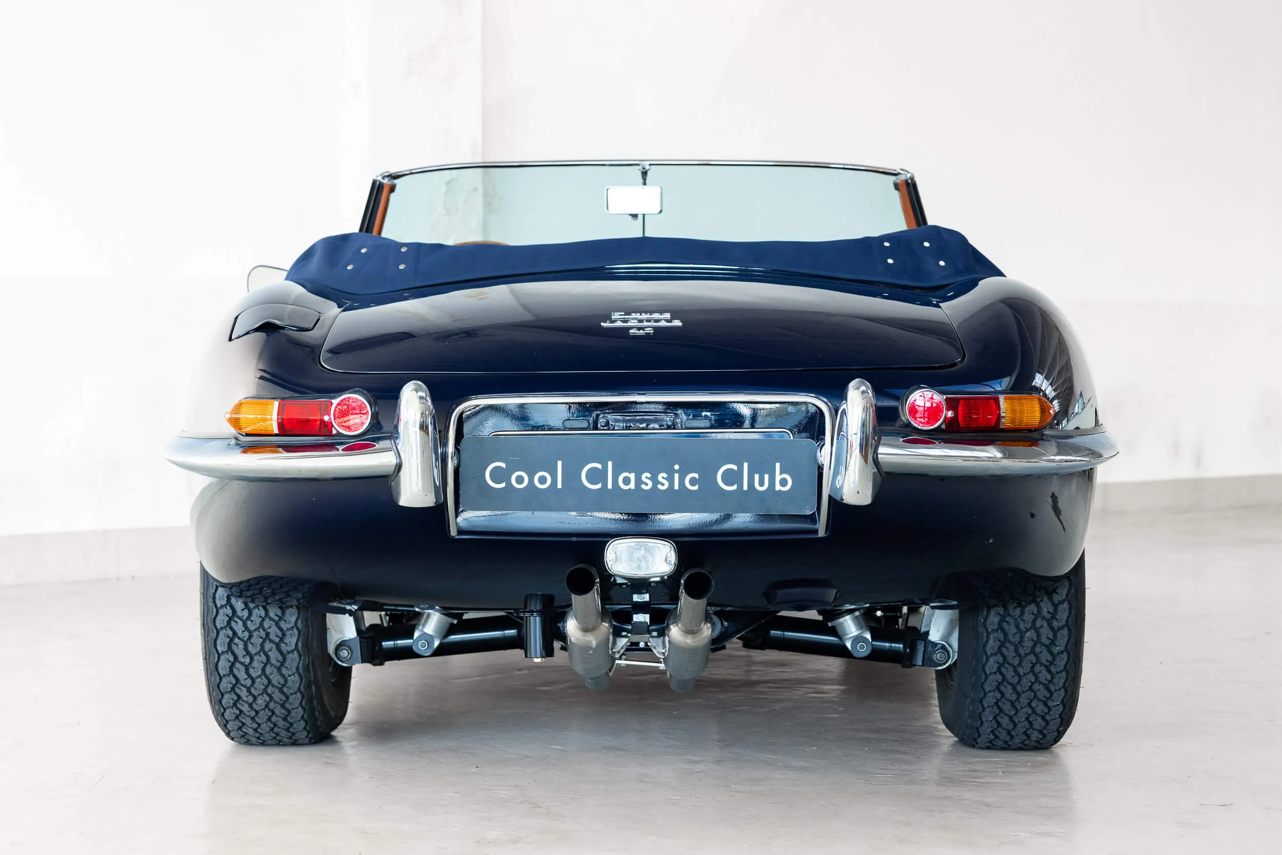 Rear view of Jaguar E-Type Series 1 OTS 1967 Dark Blue