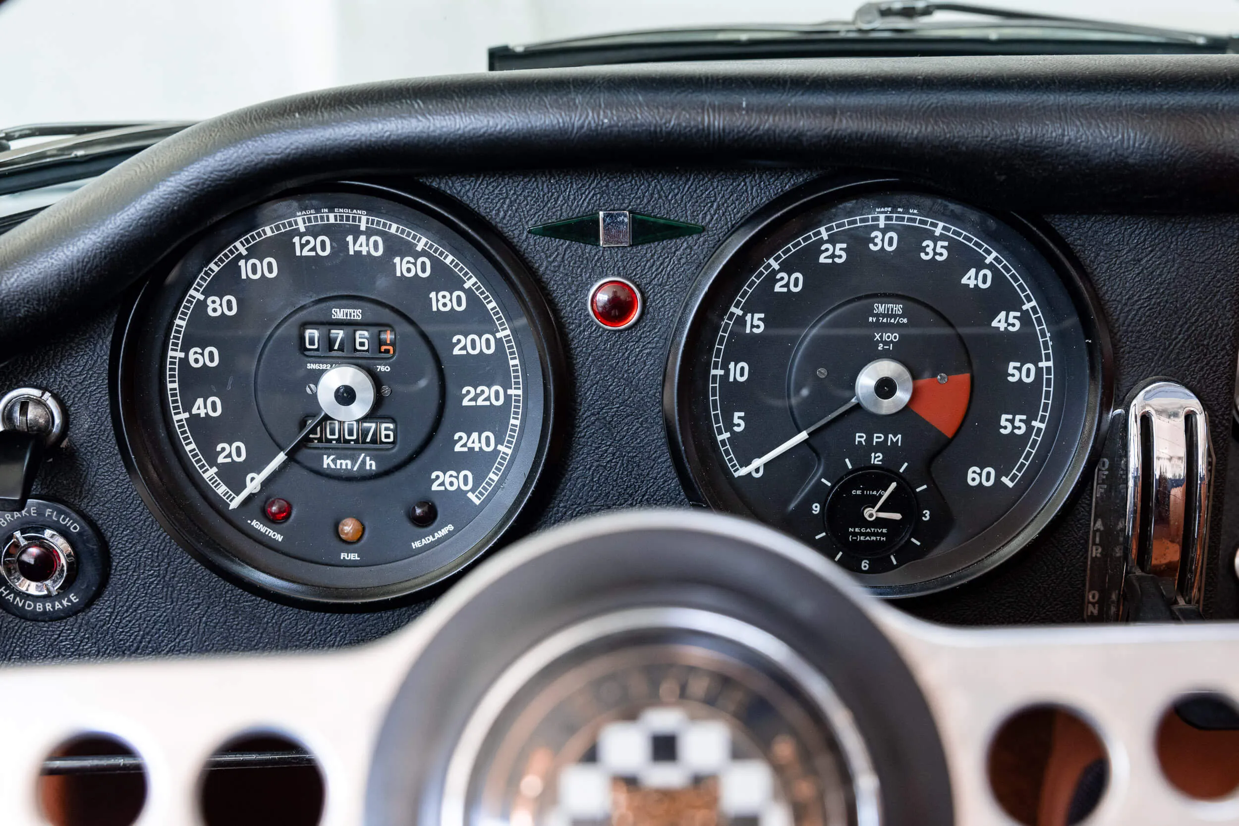 dashboard view of Jaguar E-Type Series 1 OTS 1967 Dark Blue