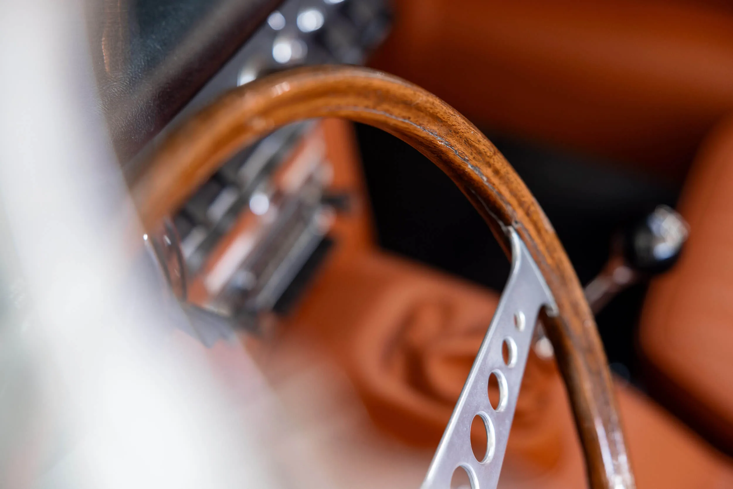 Upper side steering wheel view of Jaguar E-Type Series 1 OTS 1967 Dark Blue