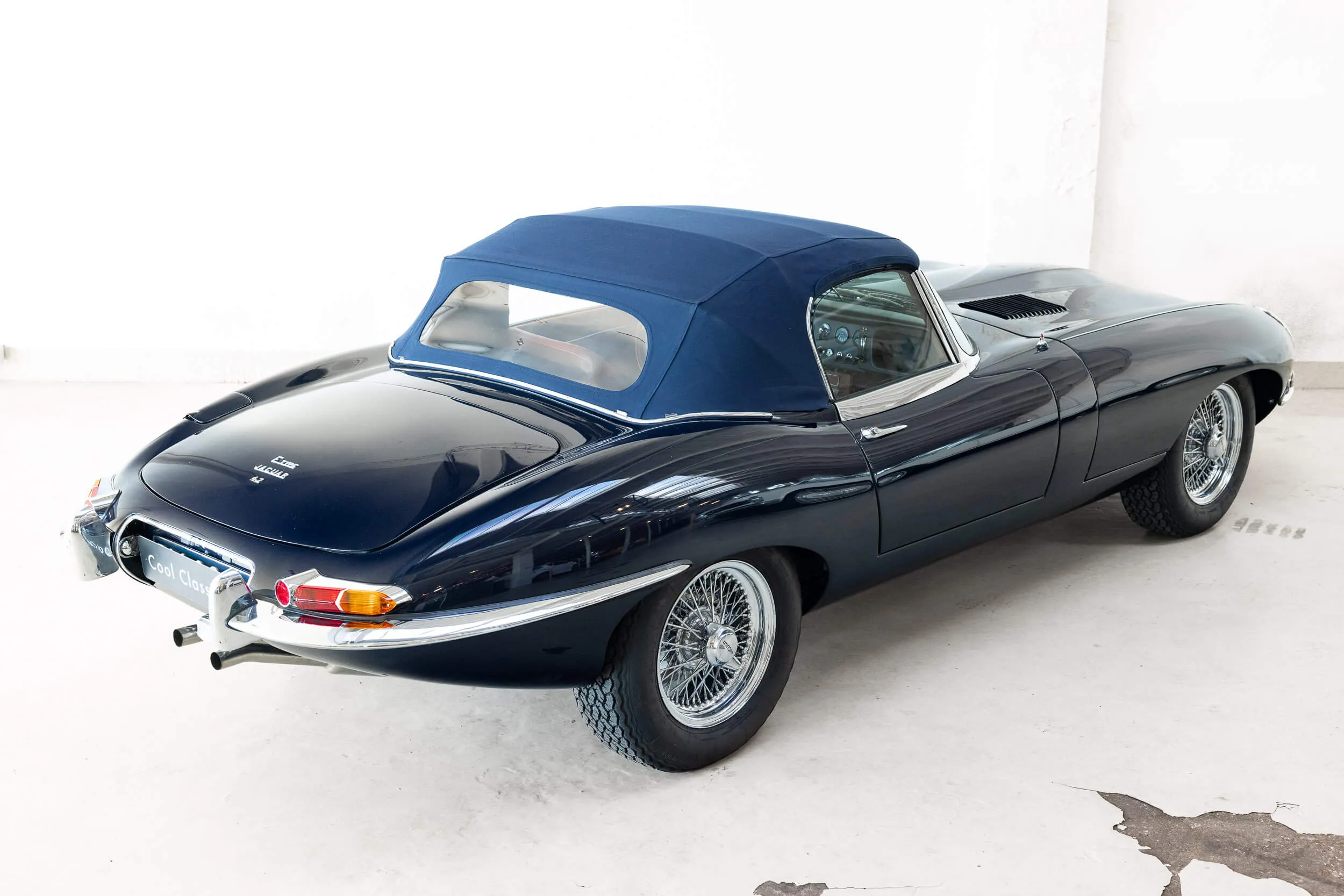 Overrview rear side oblique view of Jaguar E-Type Series 1 OTS 1967 Dark Blue