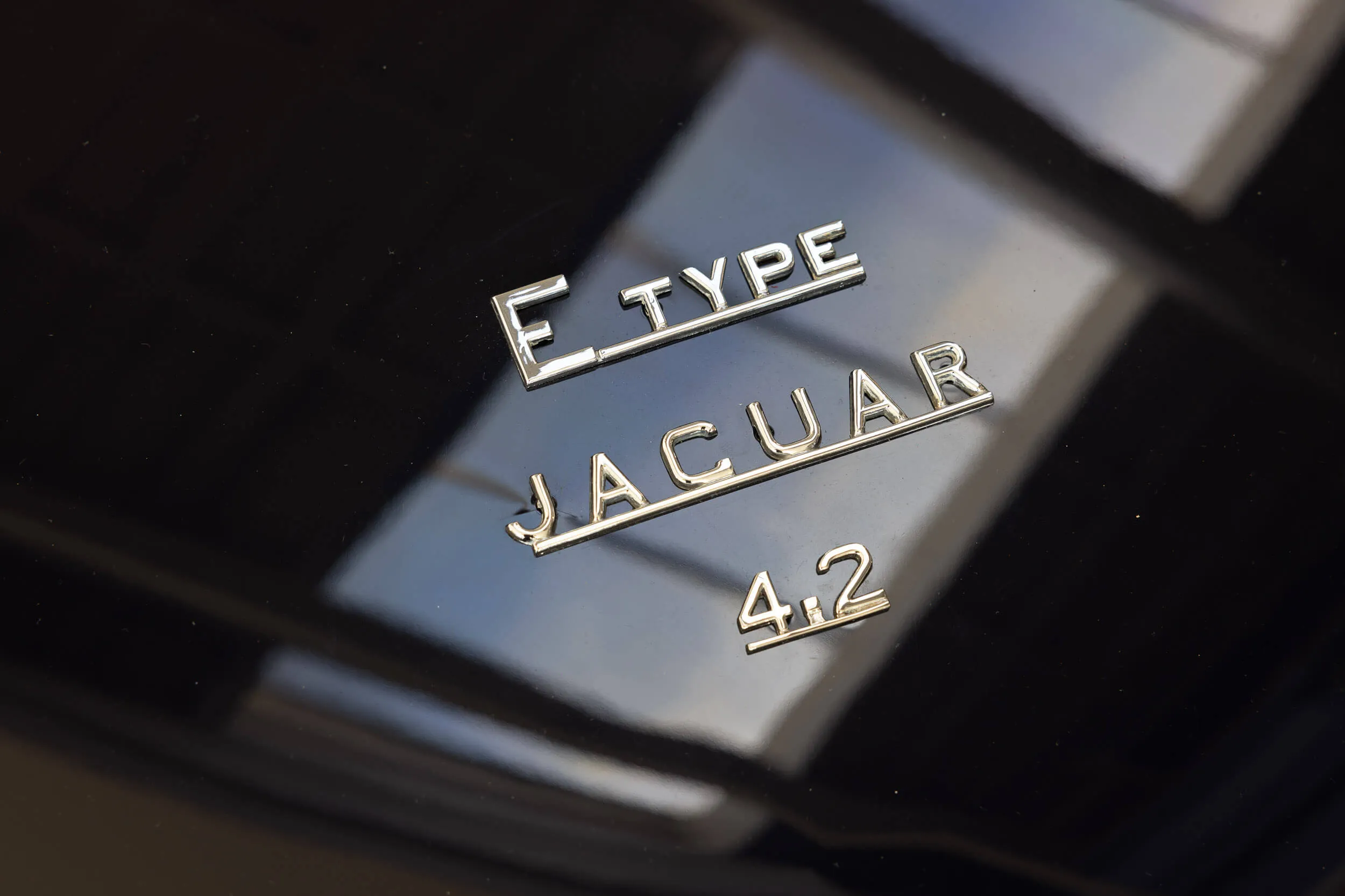 E-Type 4.2 Badge rear view of Jaguar E-Type Series 1 OTS 1967 Dark Blue