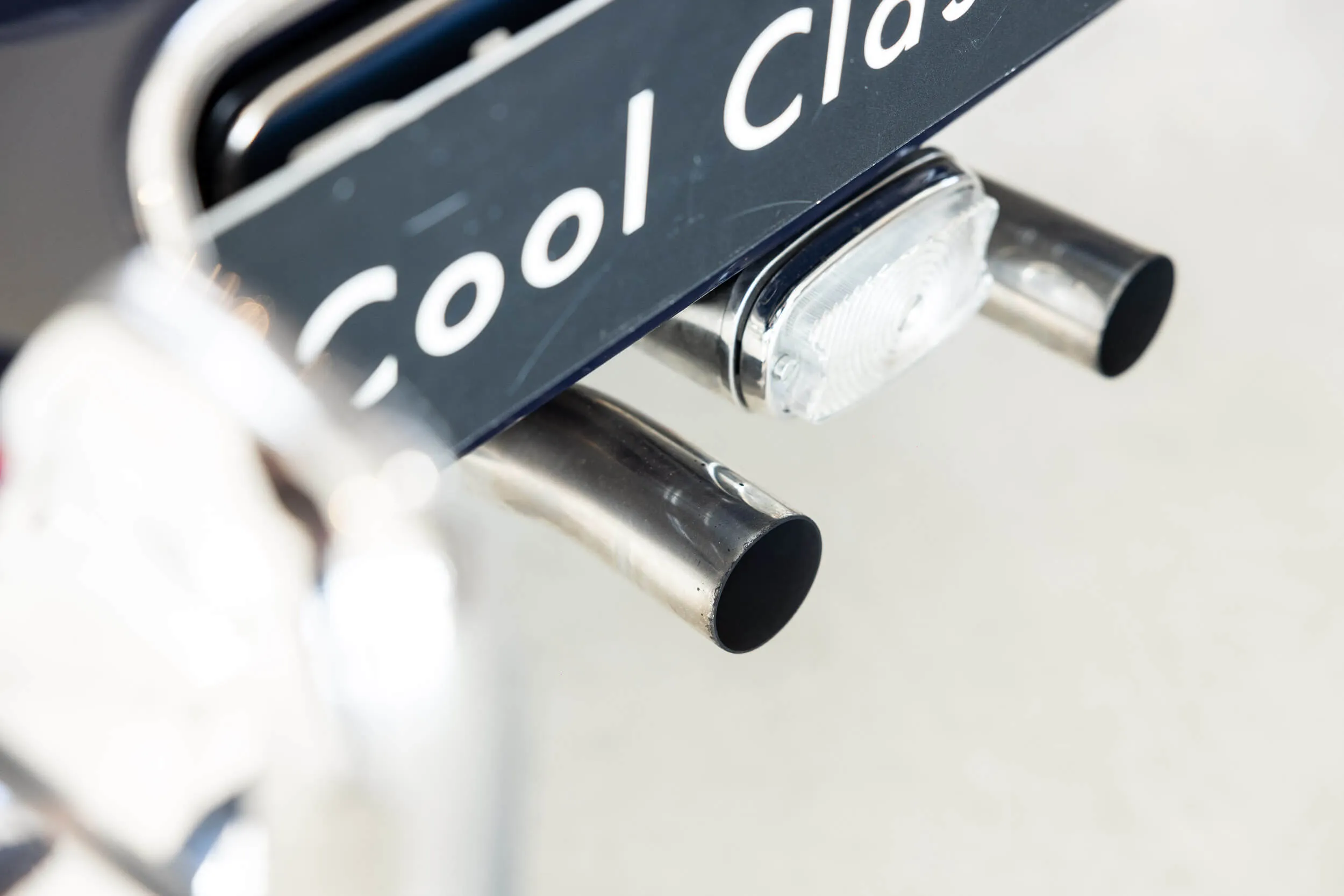 Detail exhaust higher point of view of Jaguar E-Type Series 1 OTS 1967 Dark Blue