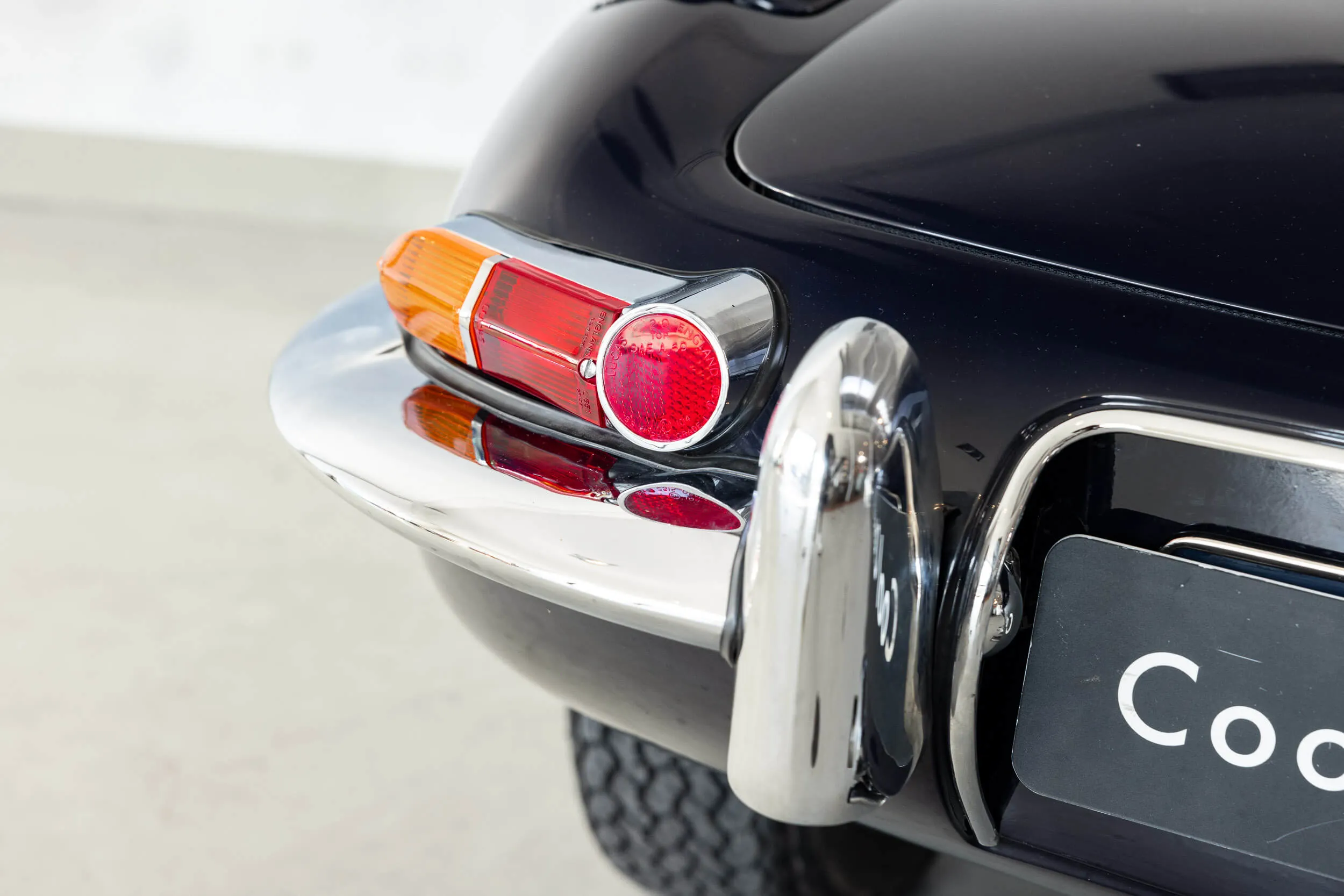 Detail bumper rear view of Jaguar E-Type Series 1 OTS 1967 Dark Blue
