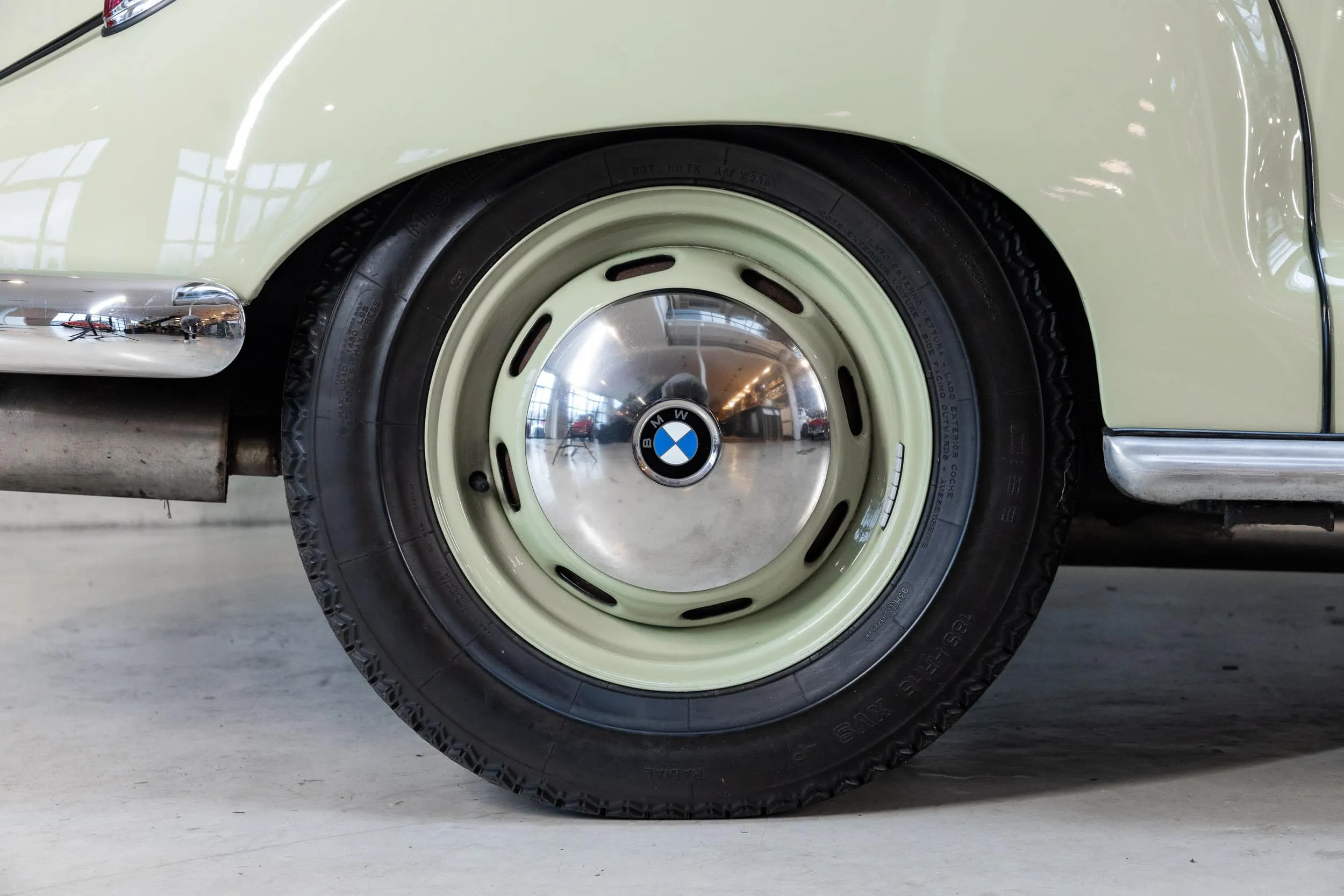 wielaanzicht van BMW 502 F Cabriolet door Baur