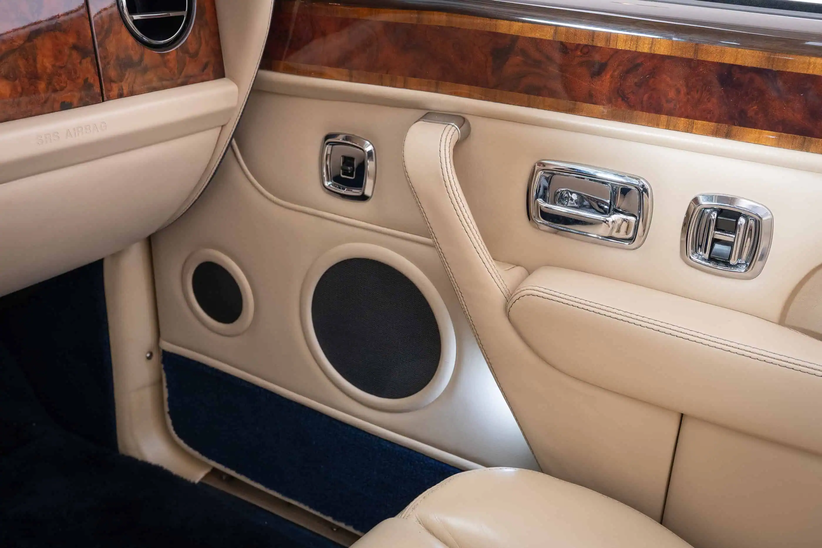 interieur detail view of Bentley Azure LHD