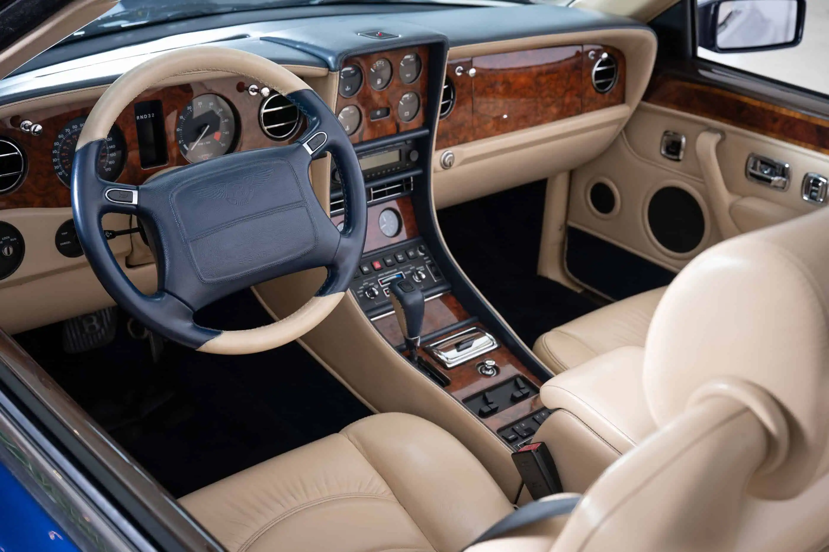 interieur detail view of Bentley Azure LHD