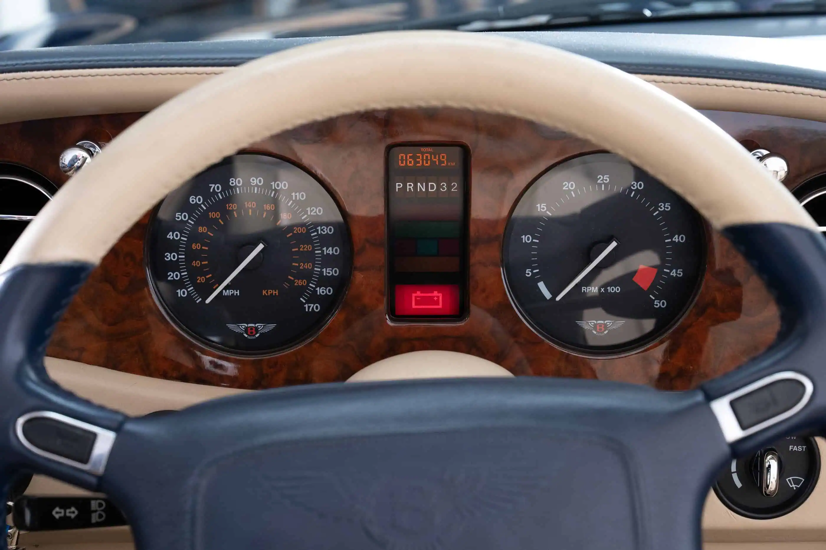 interieur detail view of Bentley Azure LHD