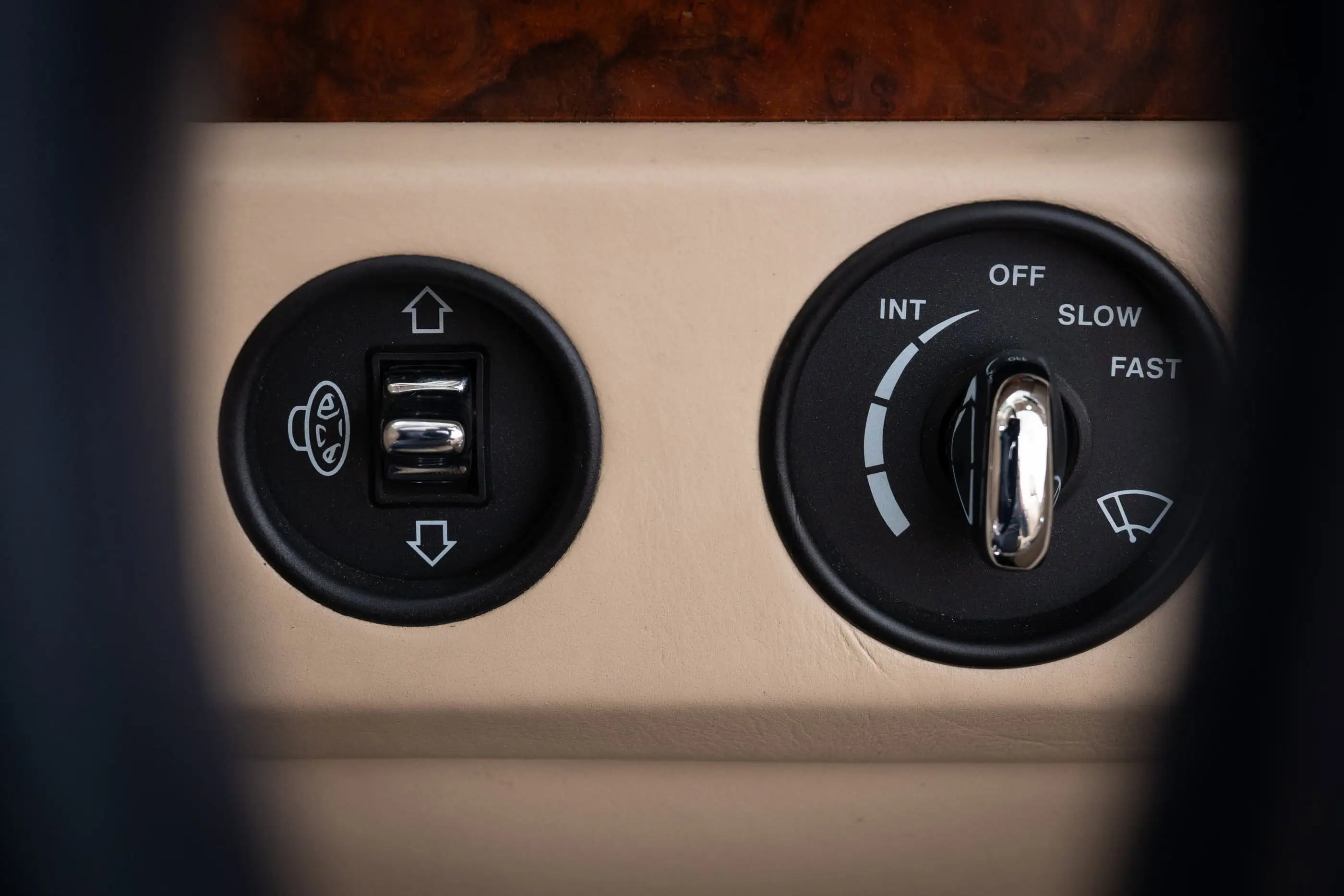 interieur detail view of Bentley Azure LHD