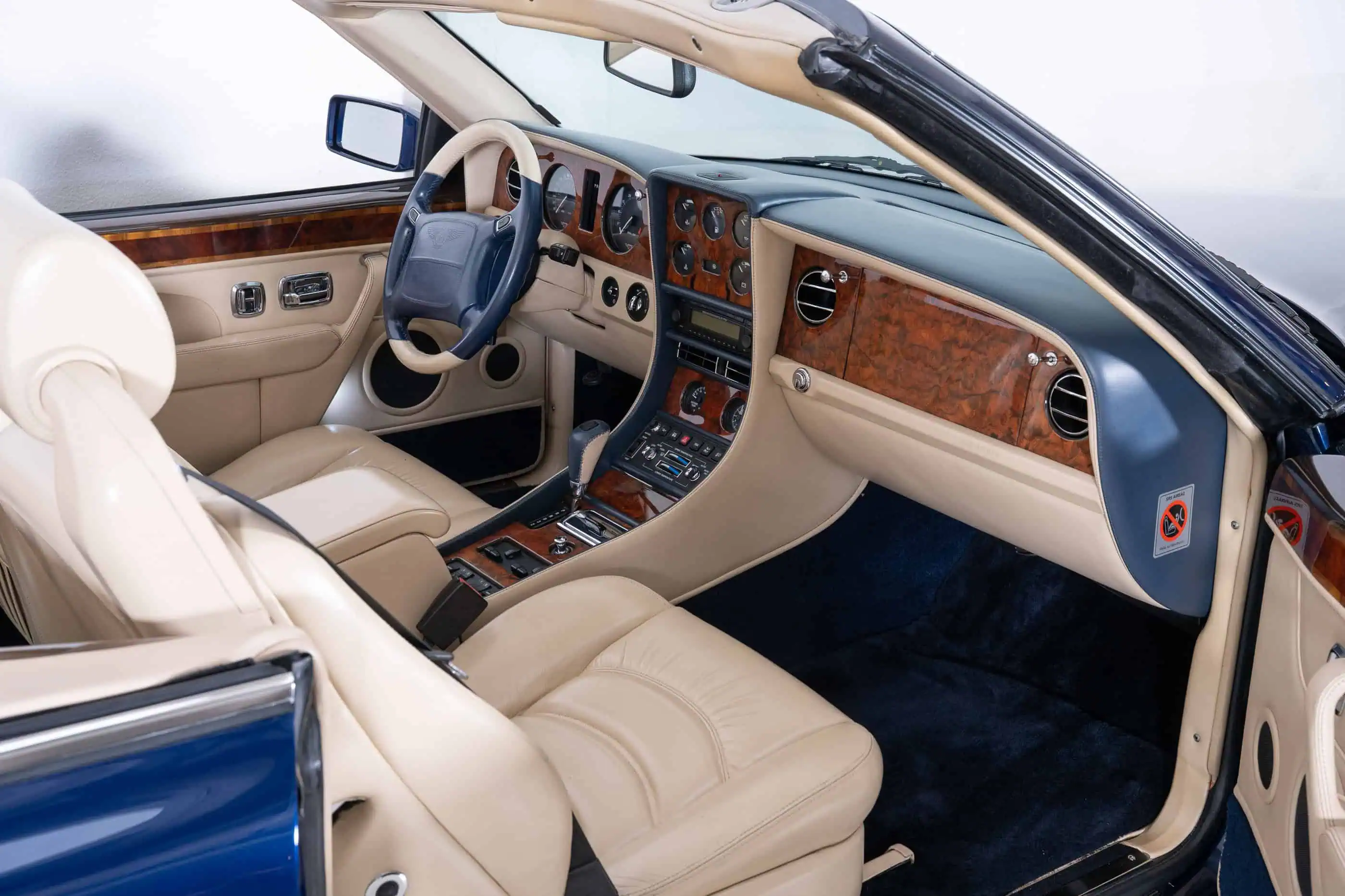 interieur detail view of Bentley Azure LHD