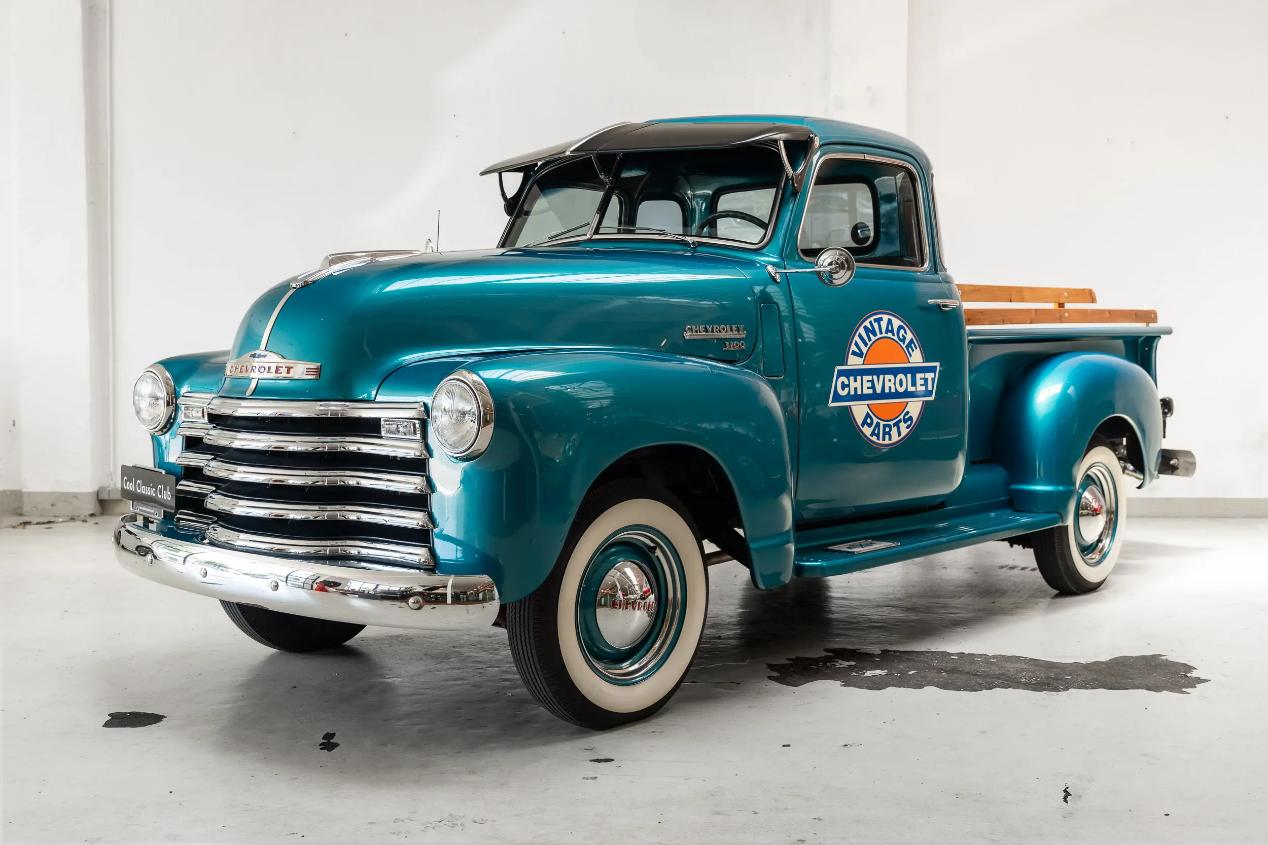 Oblique view of an Chevrolet 3100 pick up 