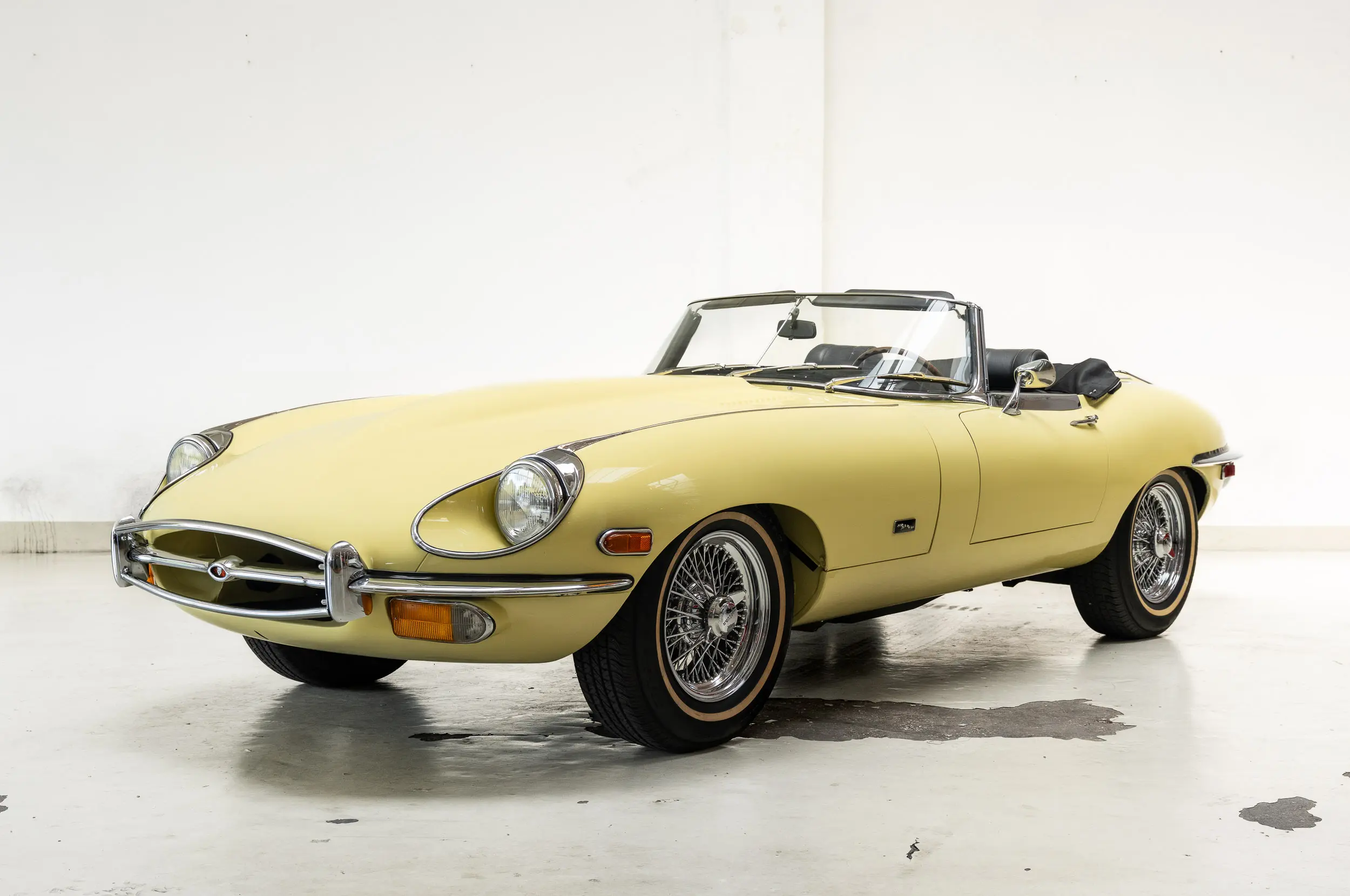 Oblique view of an Jaguar E Type OTS 