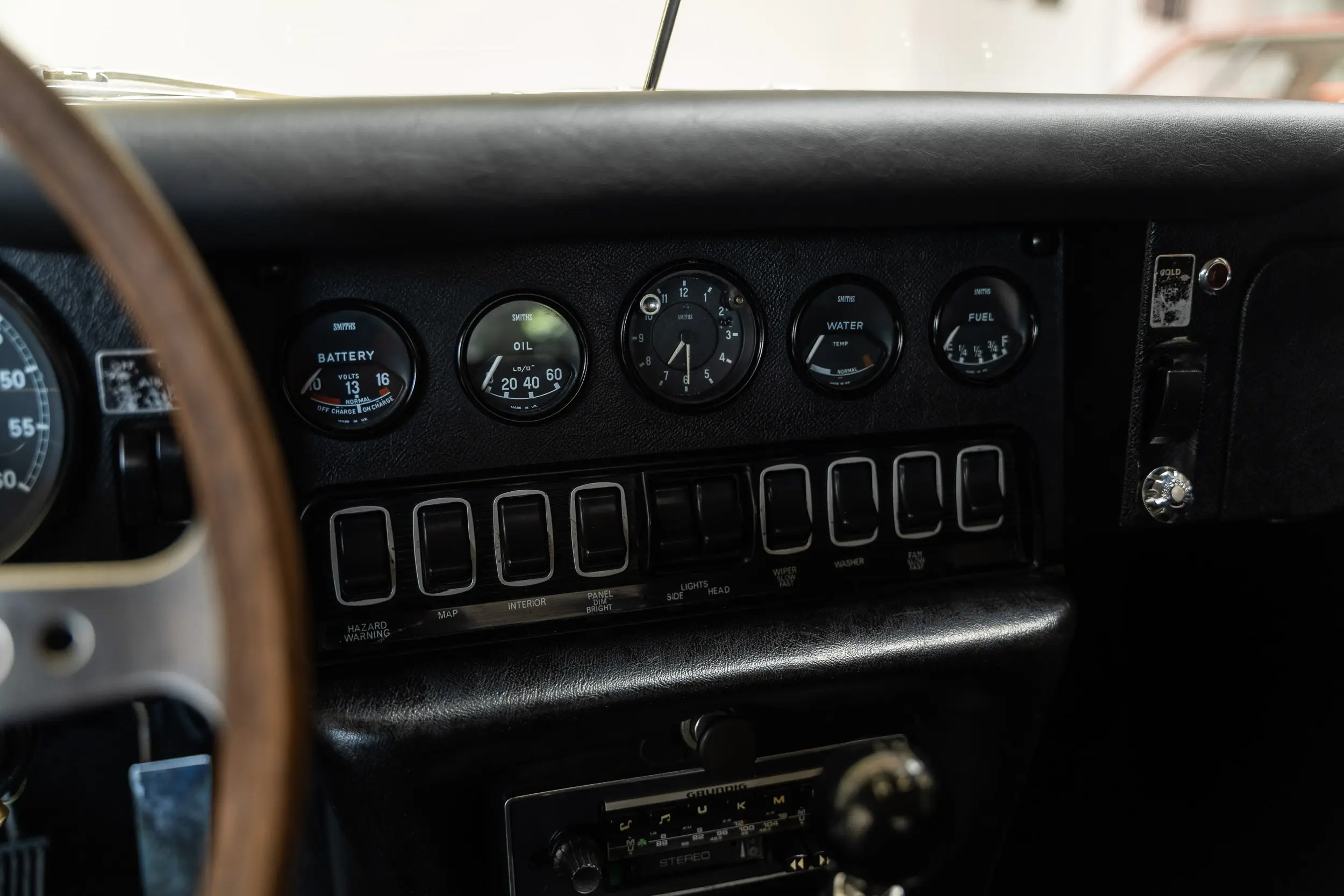 view of center console Oblique view of an Jaguar E Type OTS 