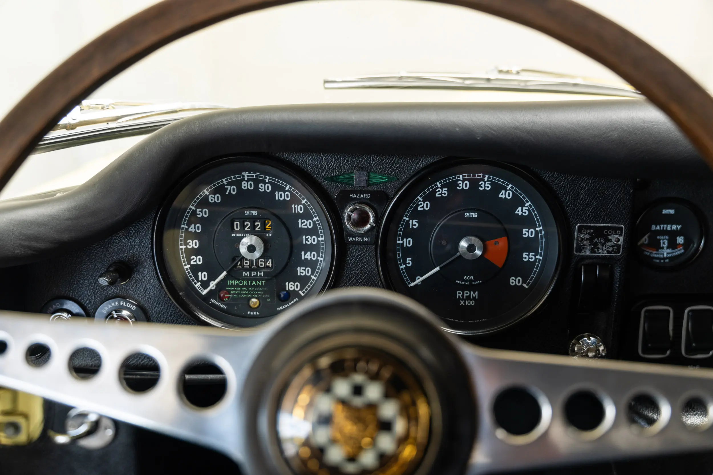 overview of dashboard Oblique view of an Jaguar E Type OTS 