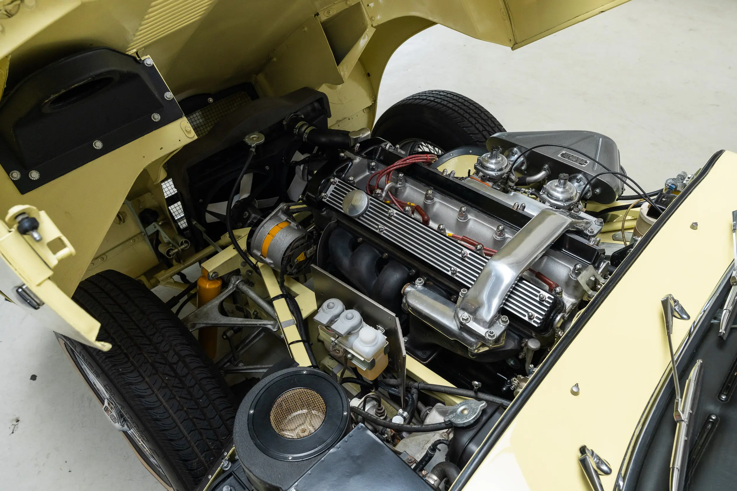 overview of engine bay Oblique view of an Jaguar E Type OTS 