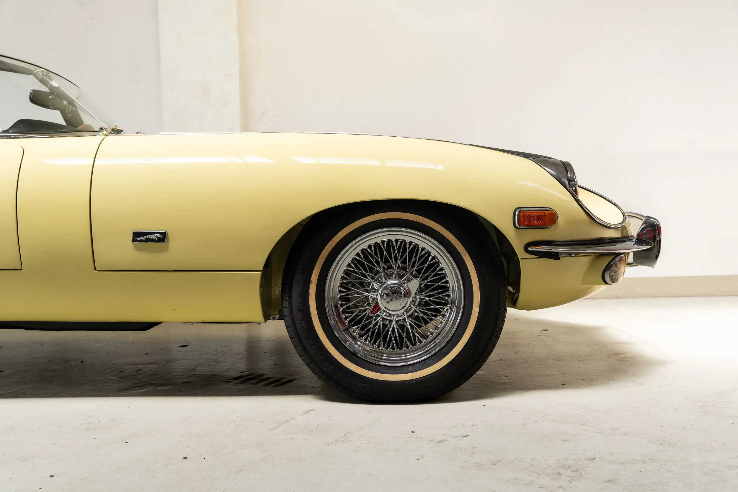 front side view Oblique view of an Jaguar E Type OTS 