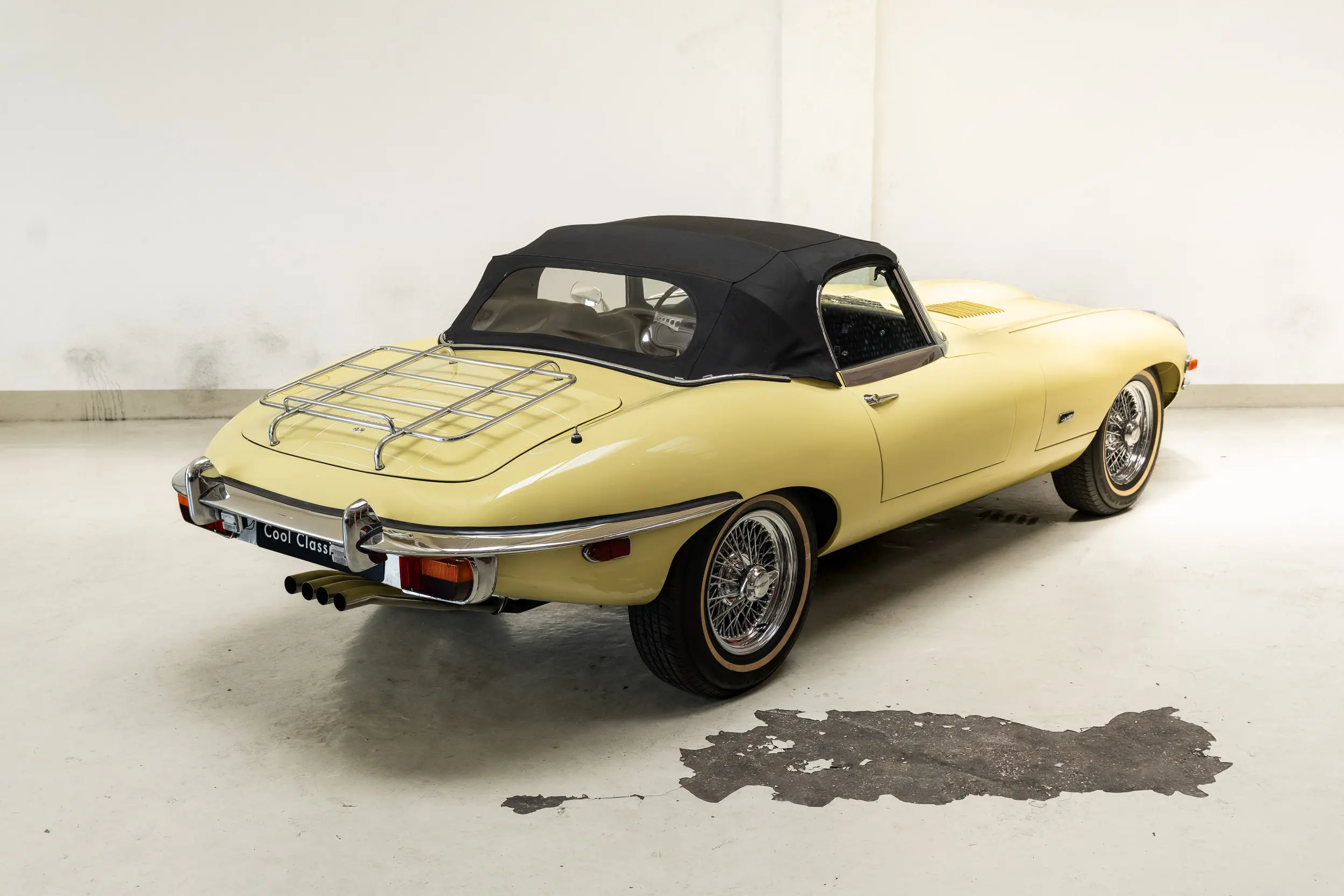 oblique rear overview Oblique view of an Jaguar E Type OTS 