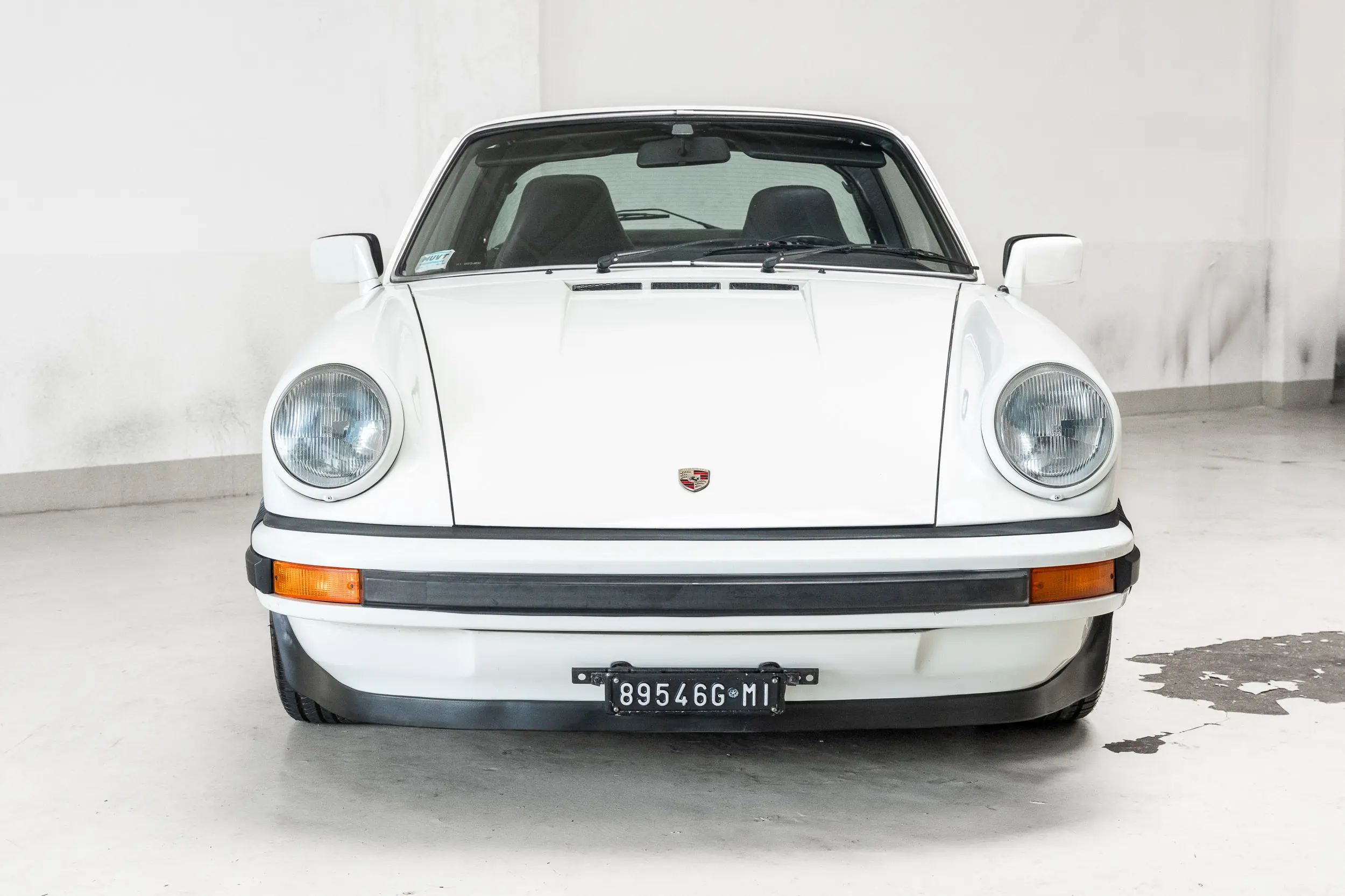 Front view of an Porsche 911 3.0 SC Targa