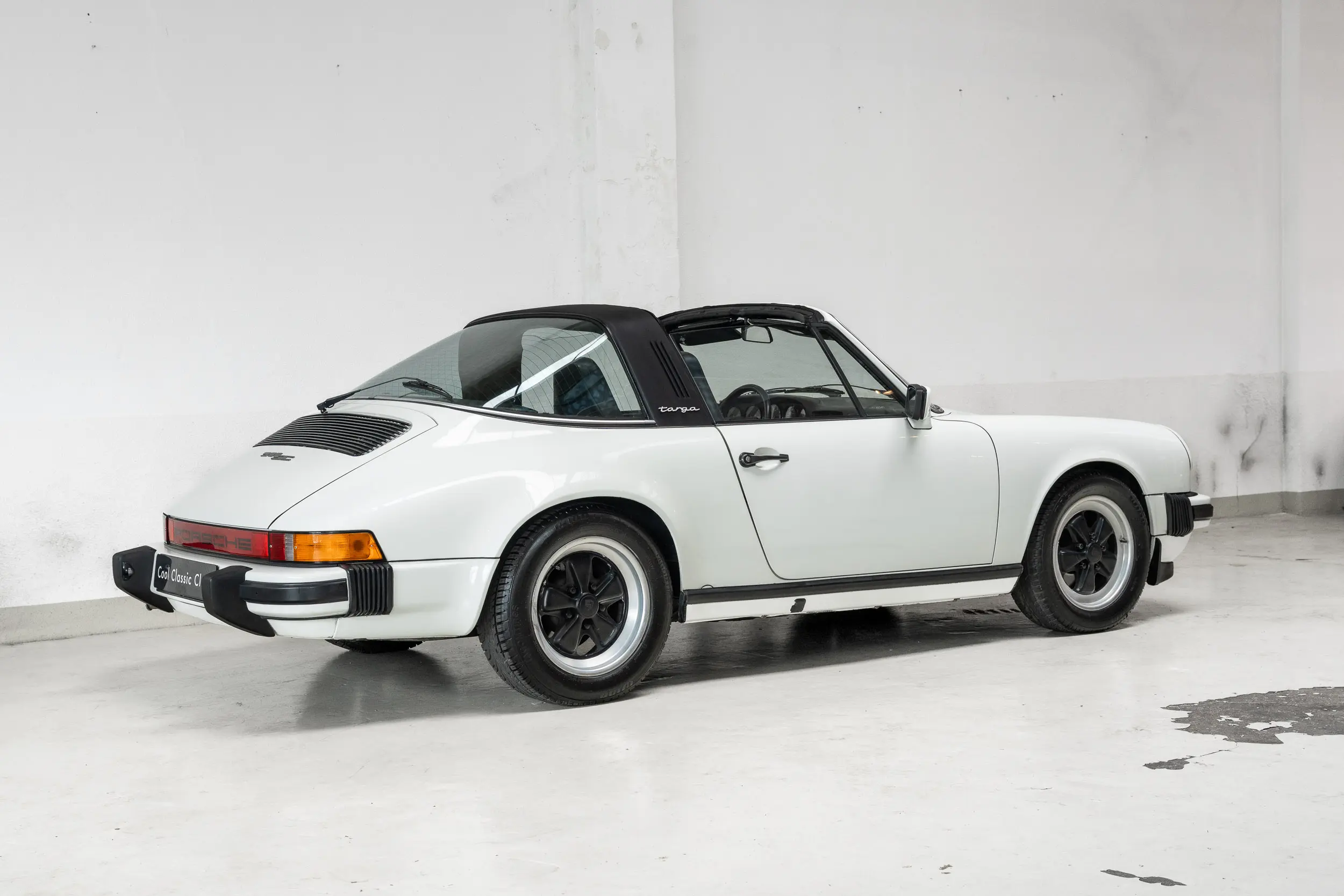 Oblique rear view of an Porsche 911 3.0 SC Targa