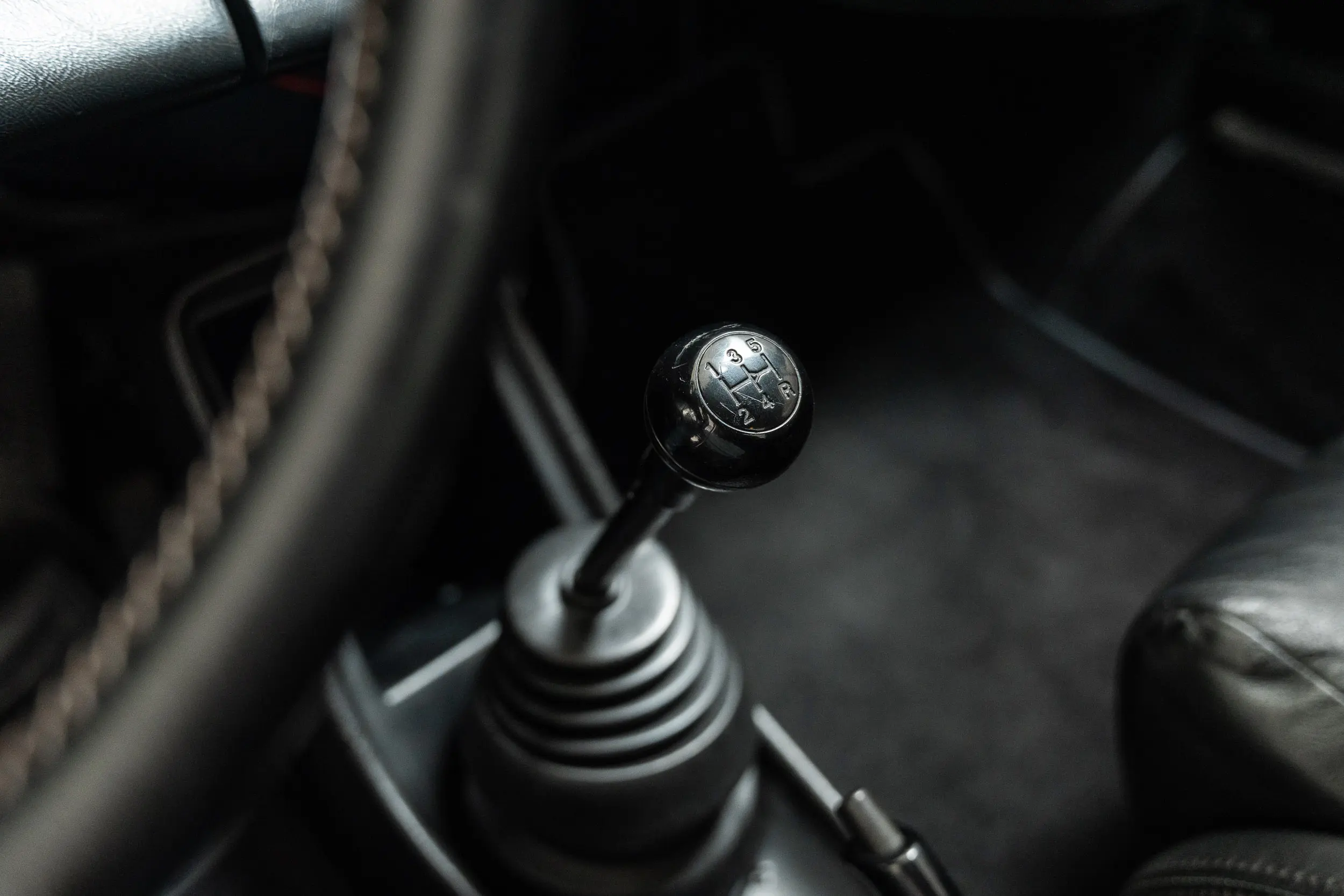 view of gear lever of an Porsche 911 3.0 SC Targa