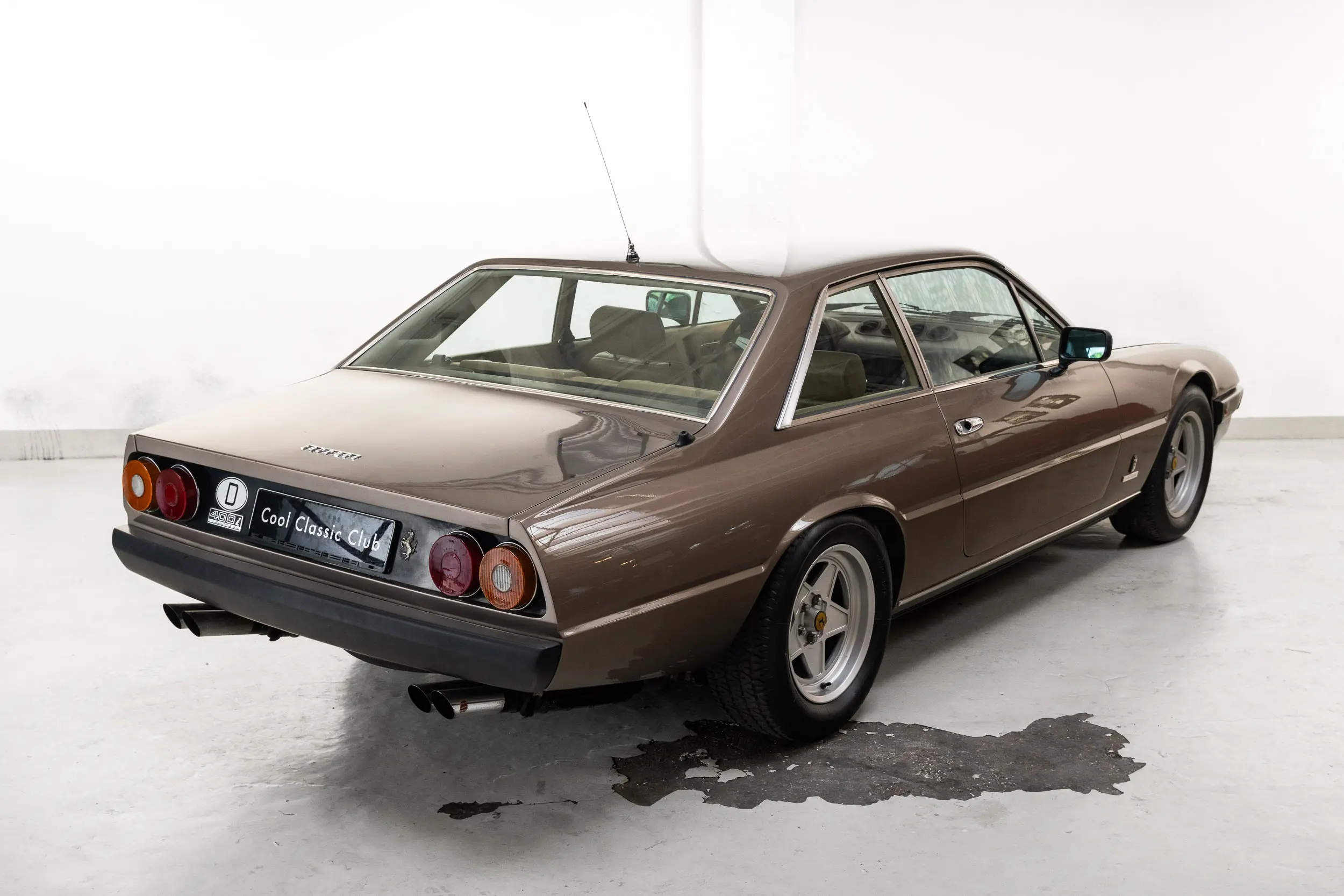 rear overview of an Ferrari 400 i