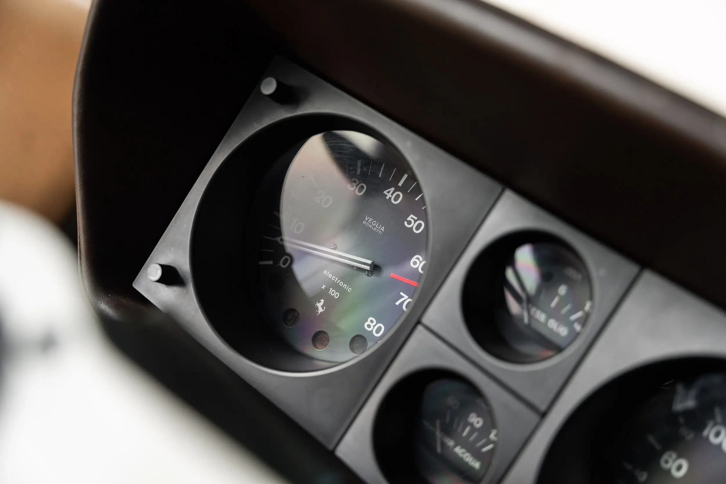 Detailed view of dials on dashboard of an Ferrari 400 i