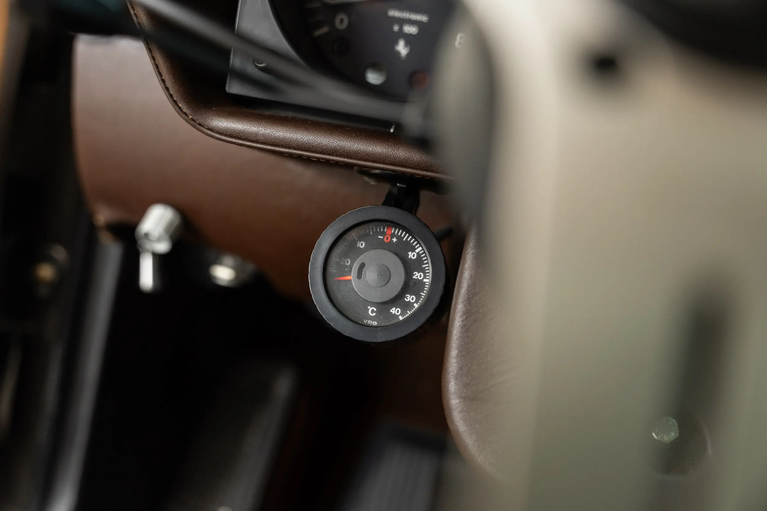 View of temperature dial of an Ferrari 400 i