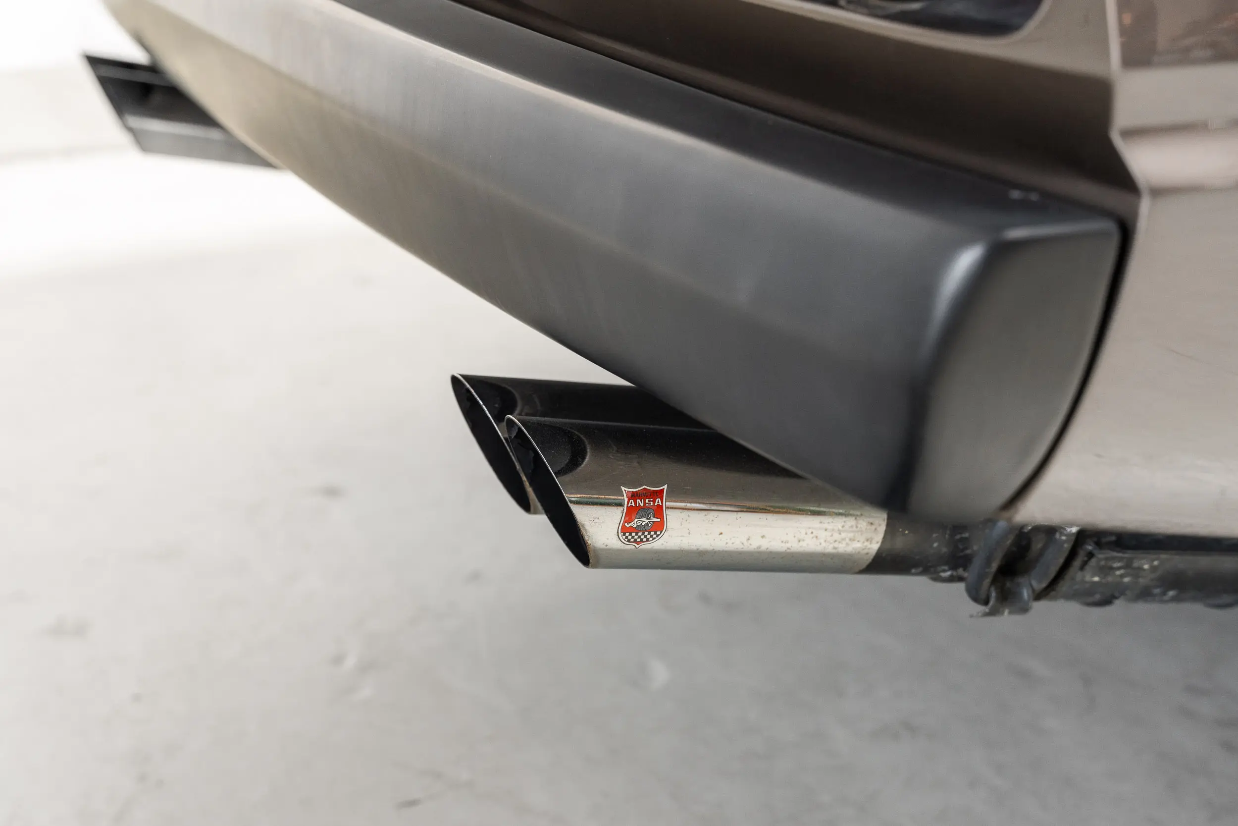 Detailed view of exhaust of an Ferrari 400 i