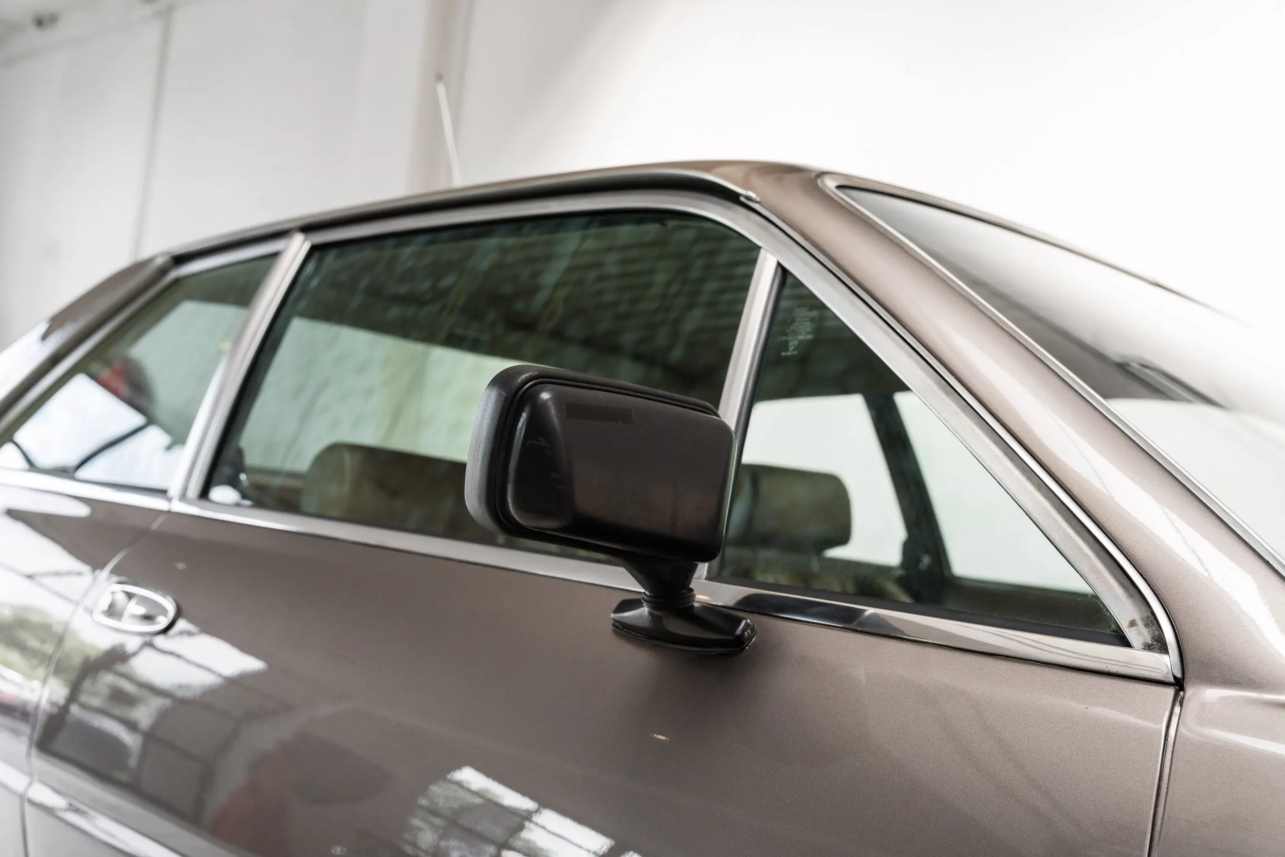 view of side mirror of an Ferrari 400 i