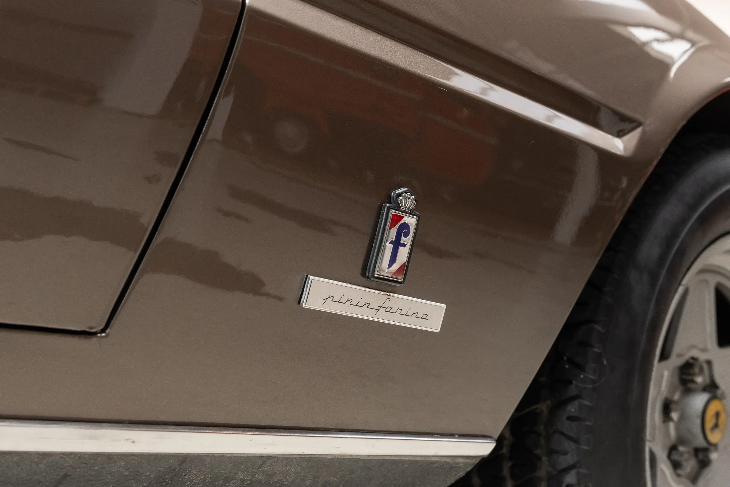 View of Pininfarina badge of an Ferrari 400 i
