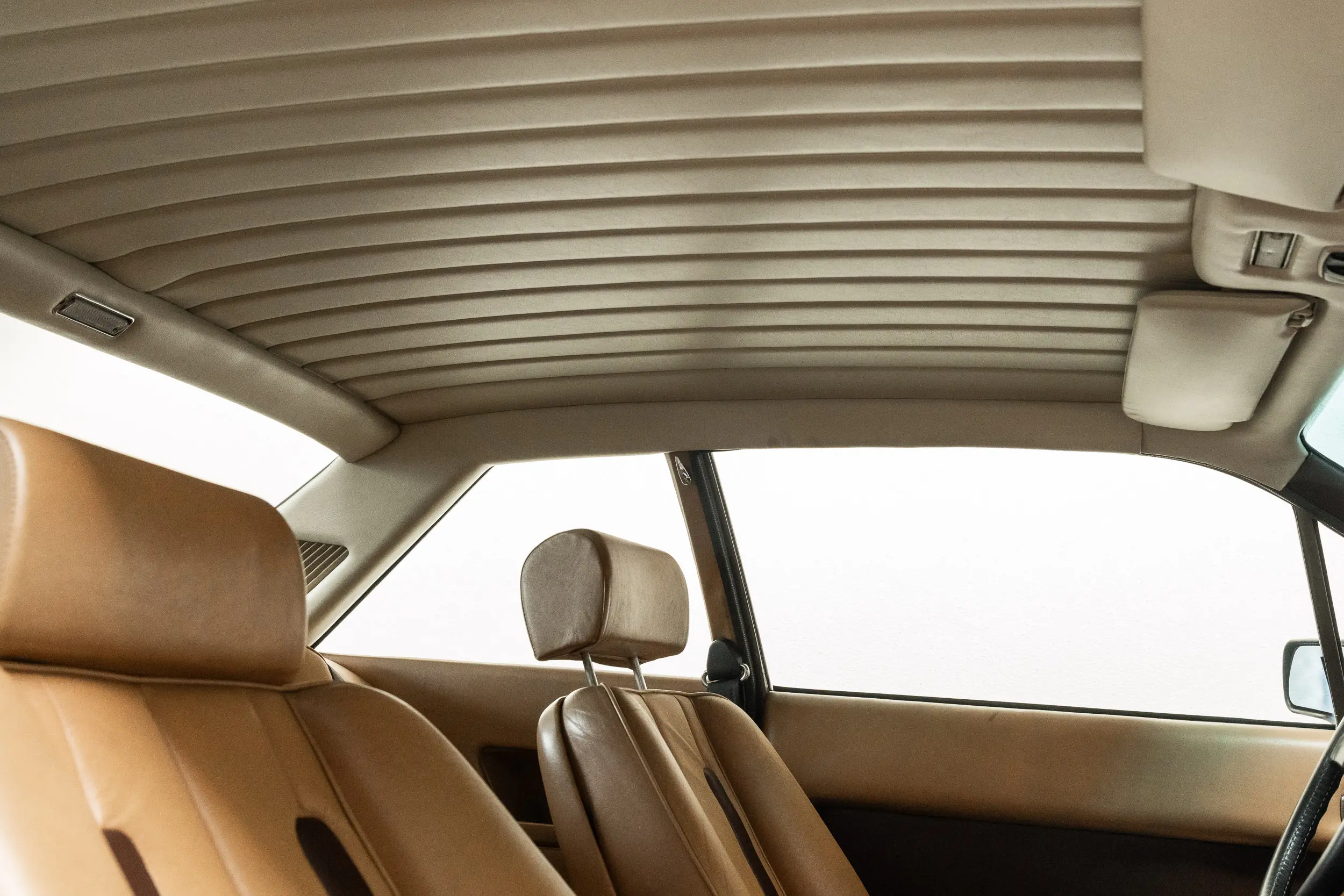 view of headliner of an Ferrari 400 i