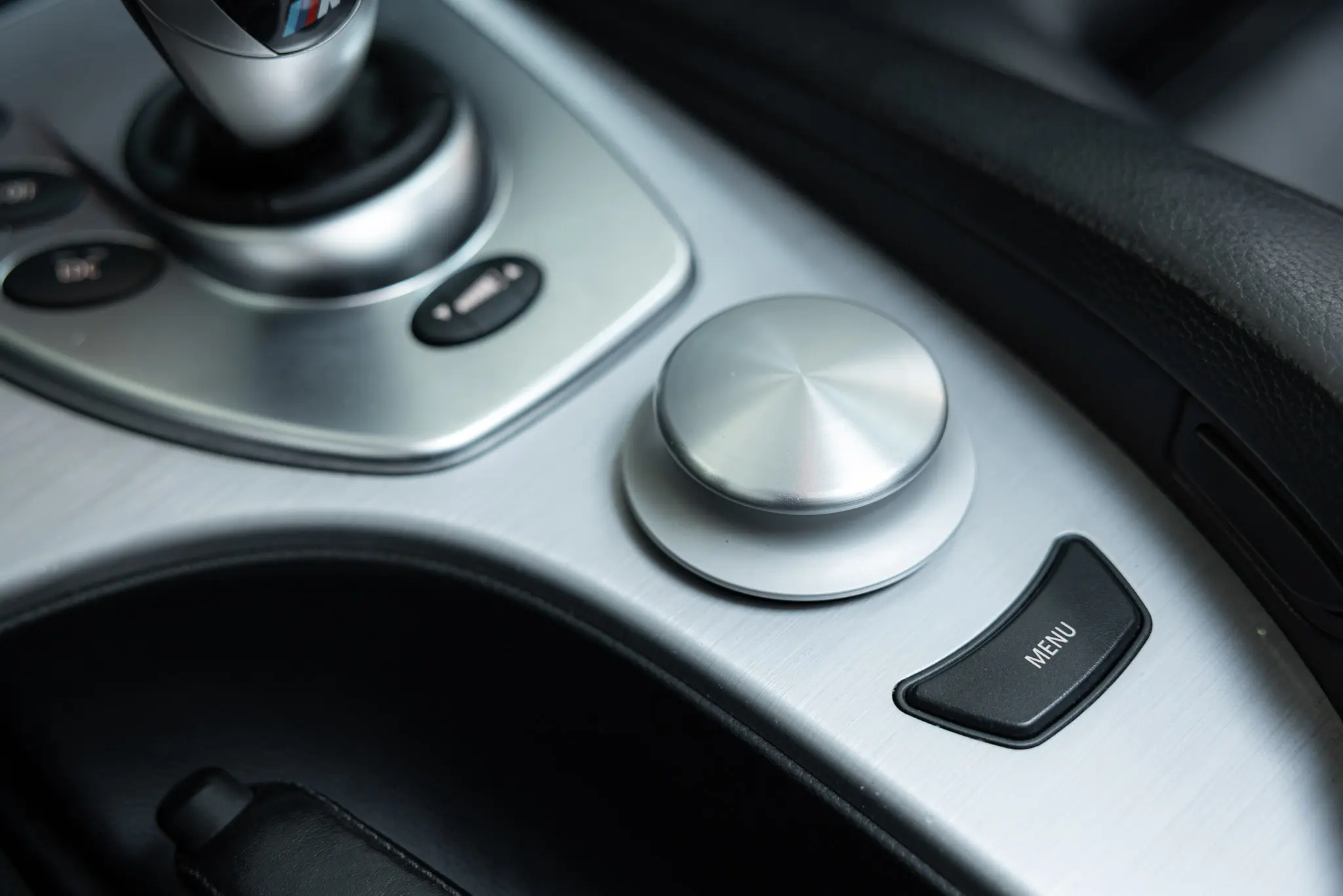 View of infotainment control of the 2007 Schwarz BMW E61 M5 Touring