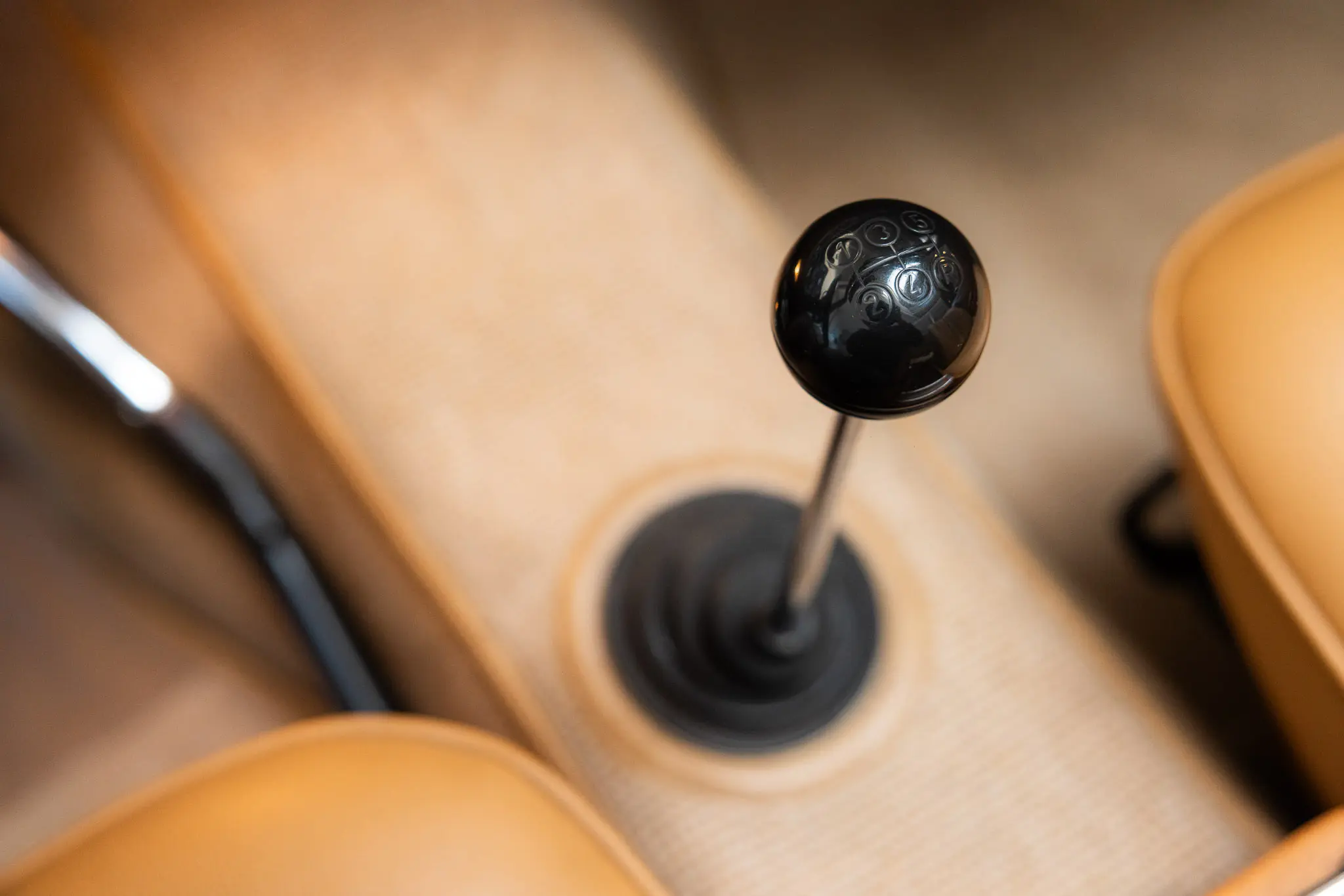 View of gear stick of an Mercedes-Benz 250 SL Factory 5 Speed