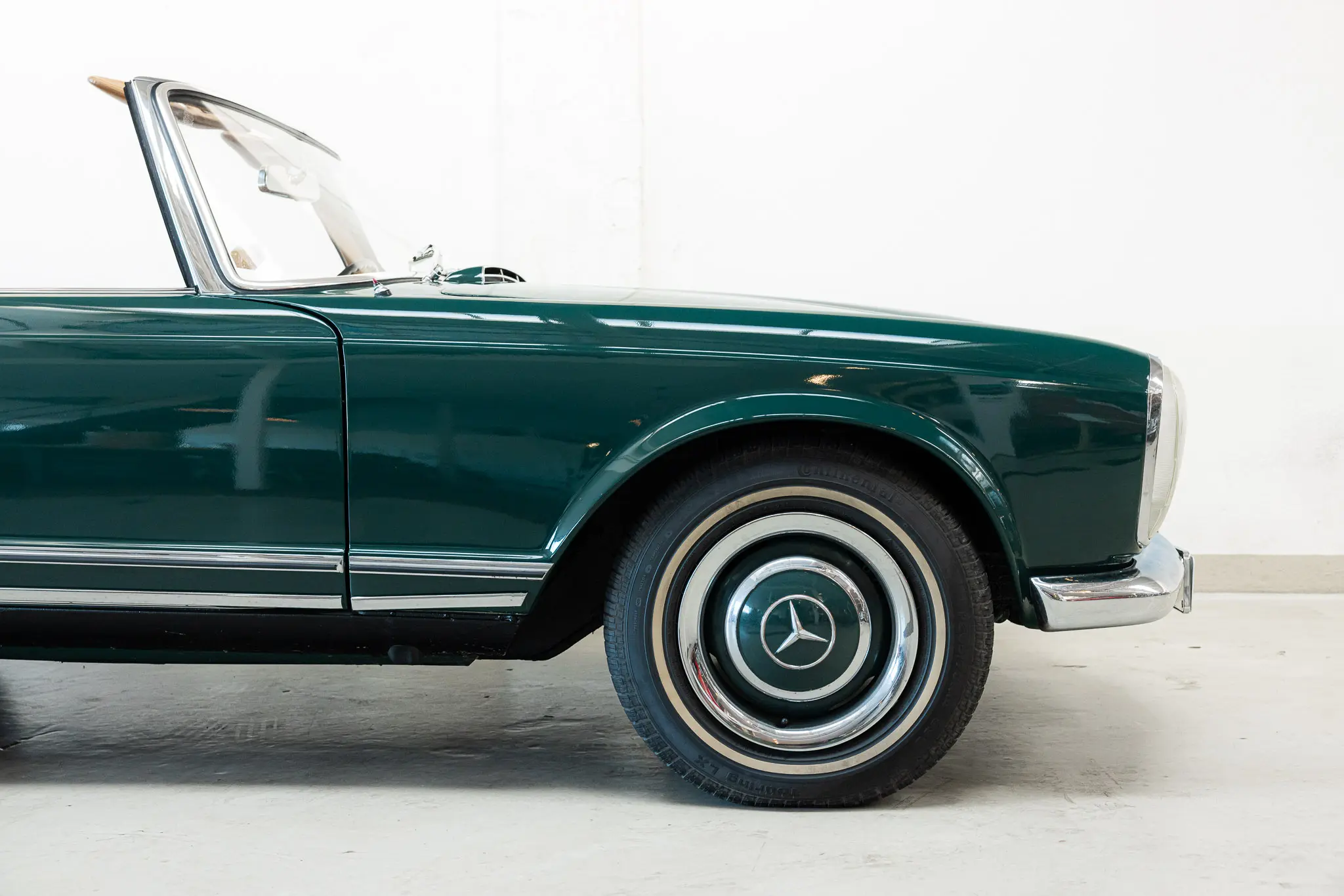 Front side view of an Mercedes-Benz 250 SL Factory 5 Speed