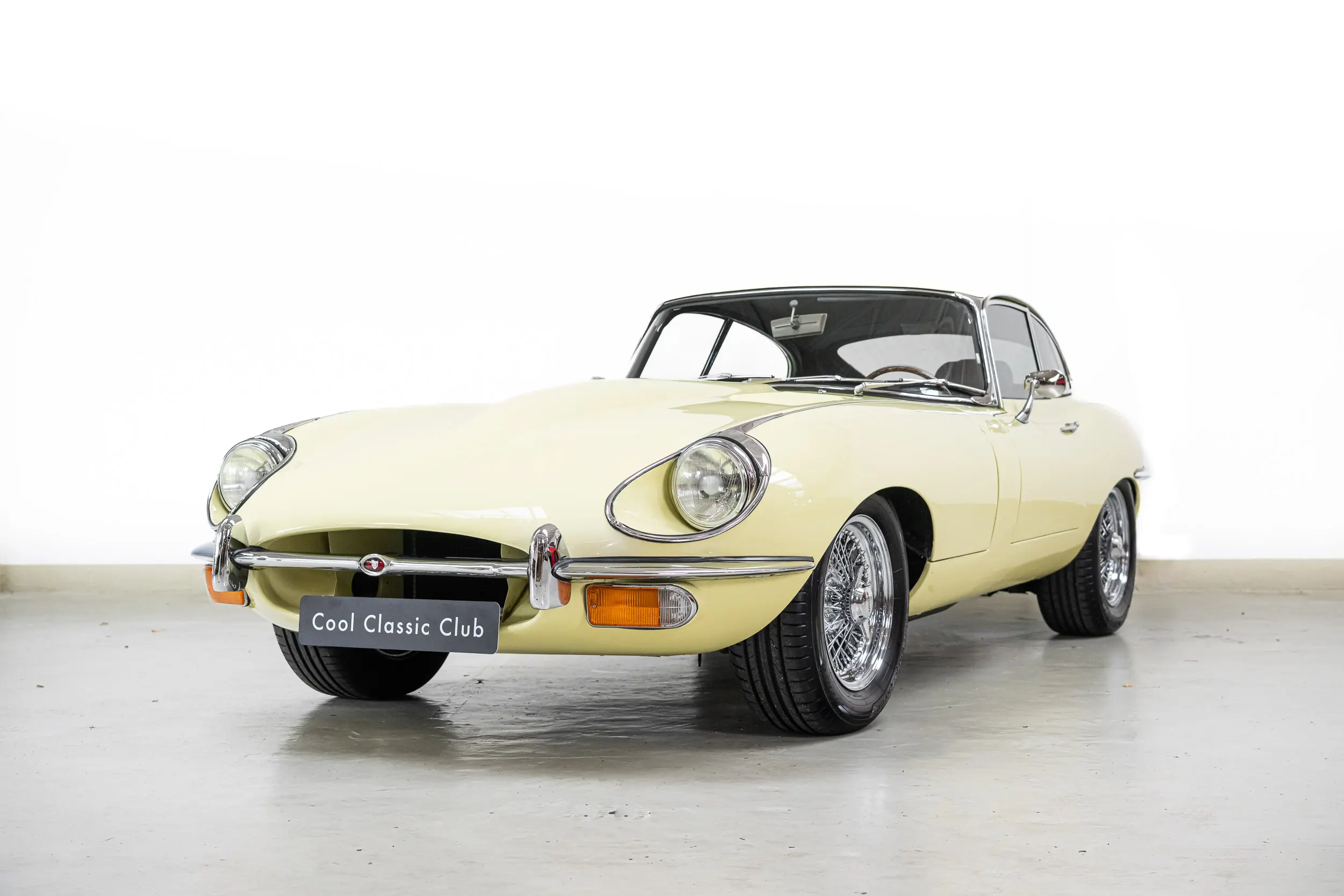 Oblique view of an Jaguar E-Type S2 FHC