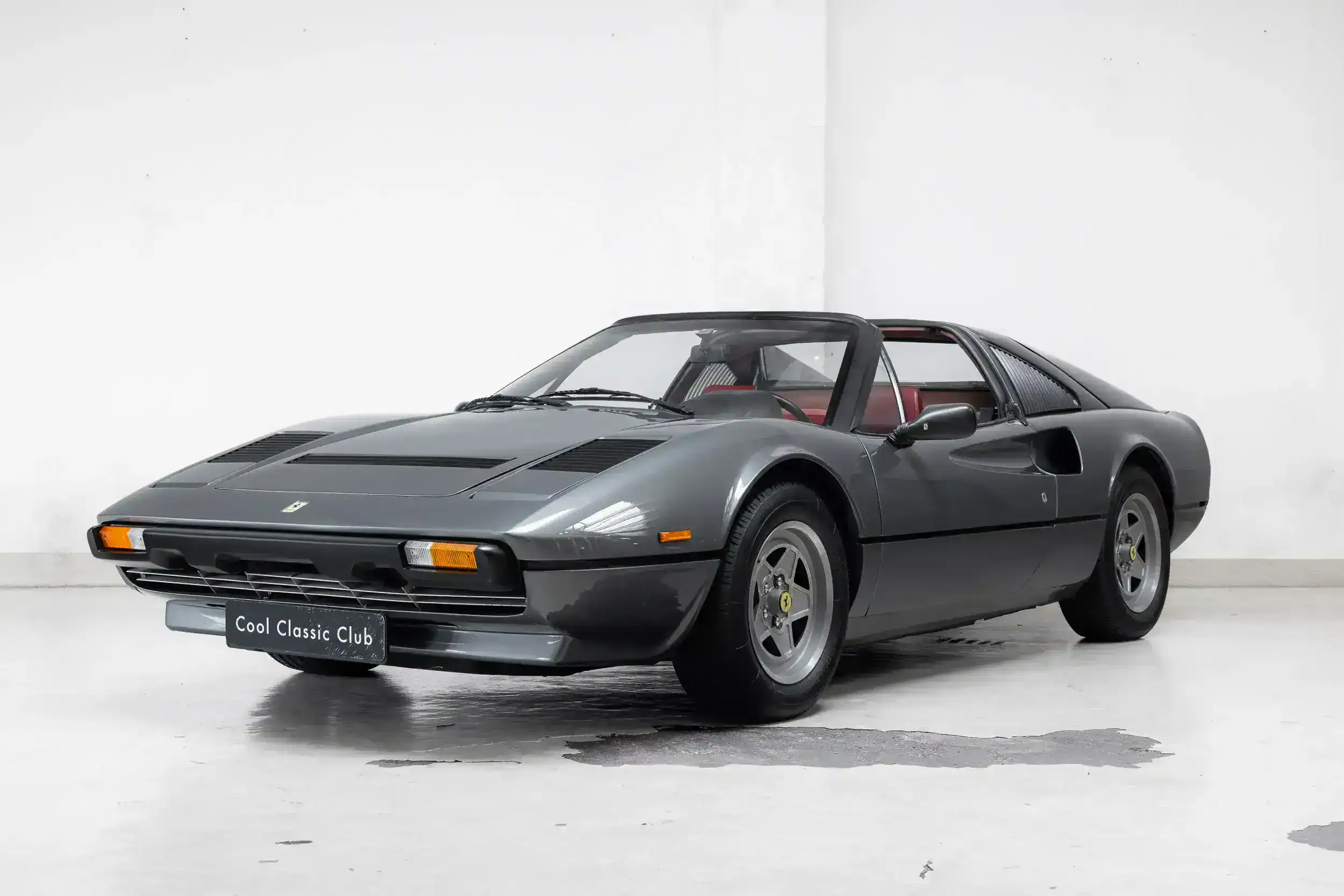 Oblique view of an Ferrari 308 GTS QV