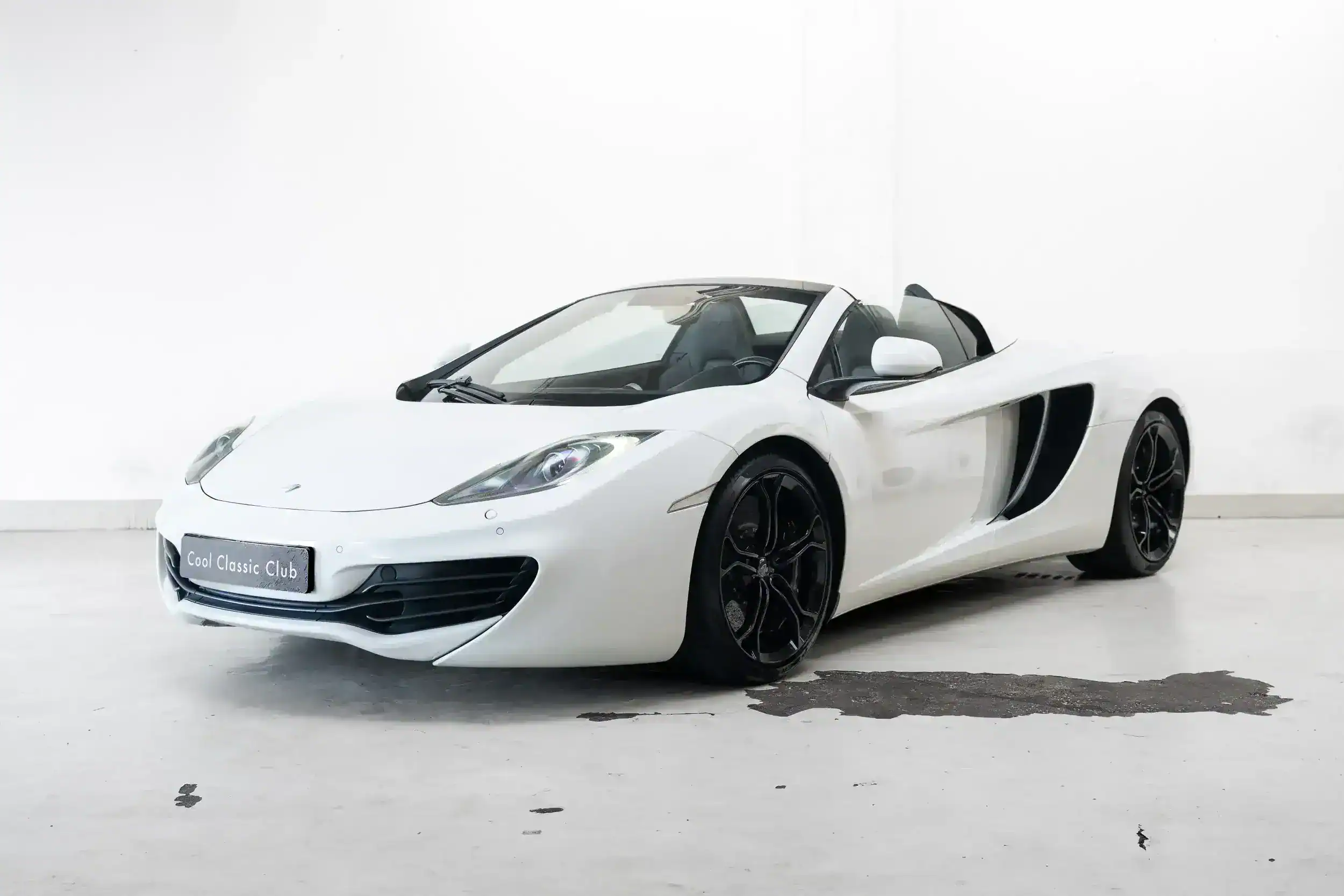 Oblique view of an McLaren MP4-12C
