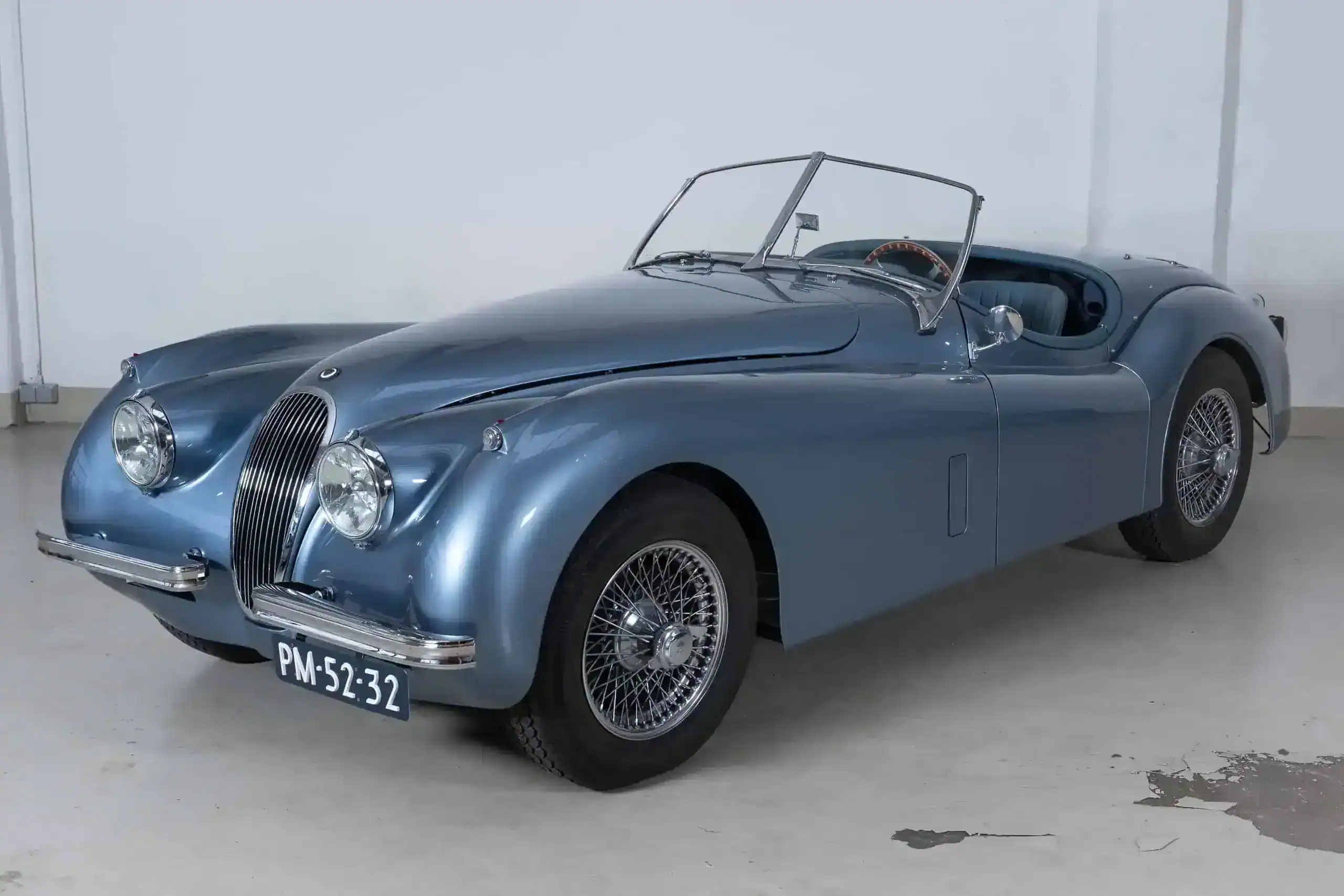 oblieq view of Jaguar XK120 SE OTS 