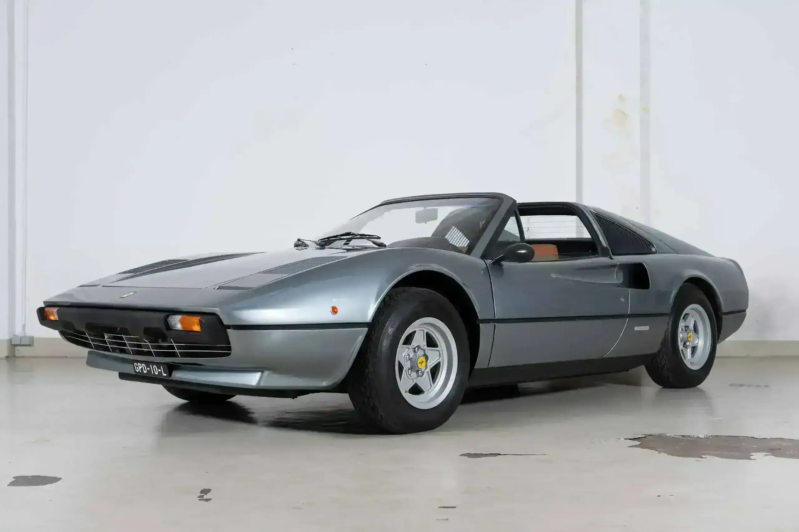 oblieq view of Ferrari 308 GTS