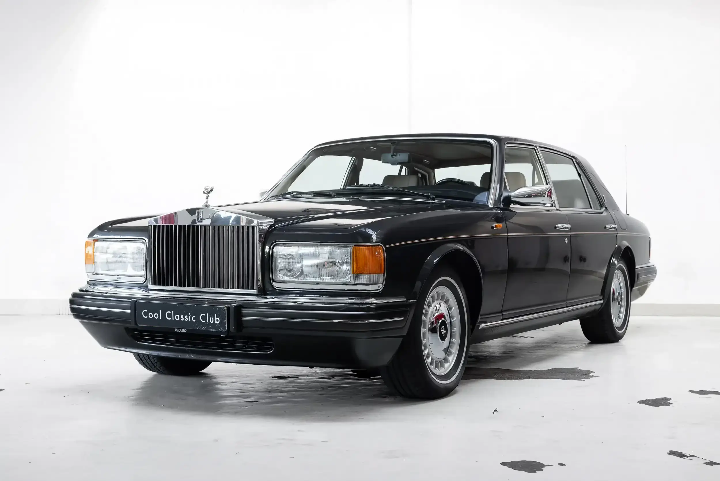 Front oblique view of the 1996 Royal Ebony Metallic Rolls-Royce Silver Spur