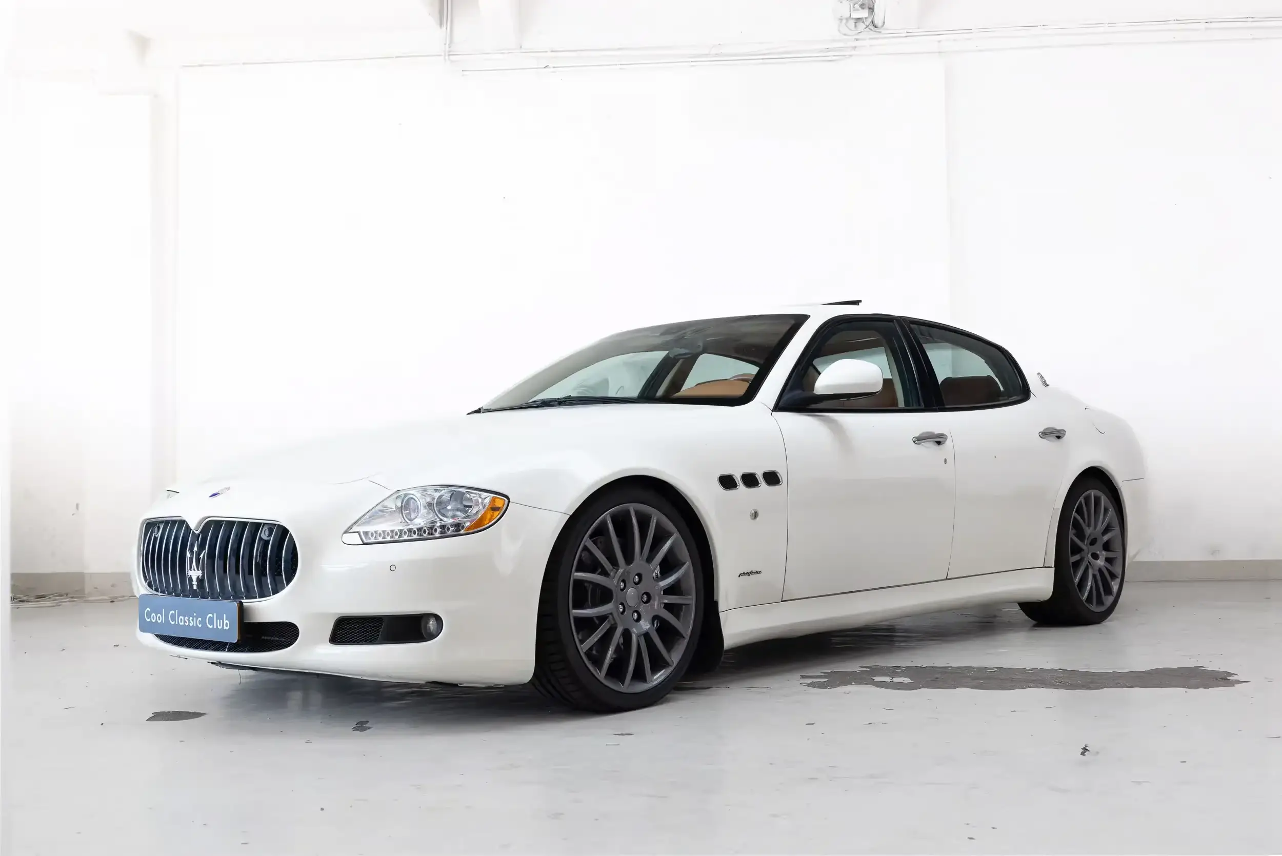 Front oblique view of the 2009 Bianco Eldorado  Maserati Quattroporte 4.7 S