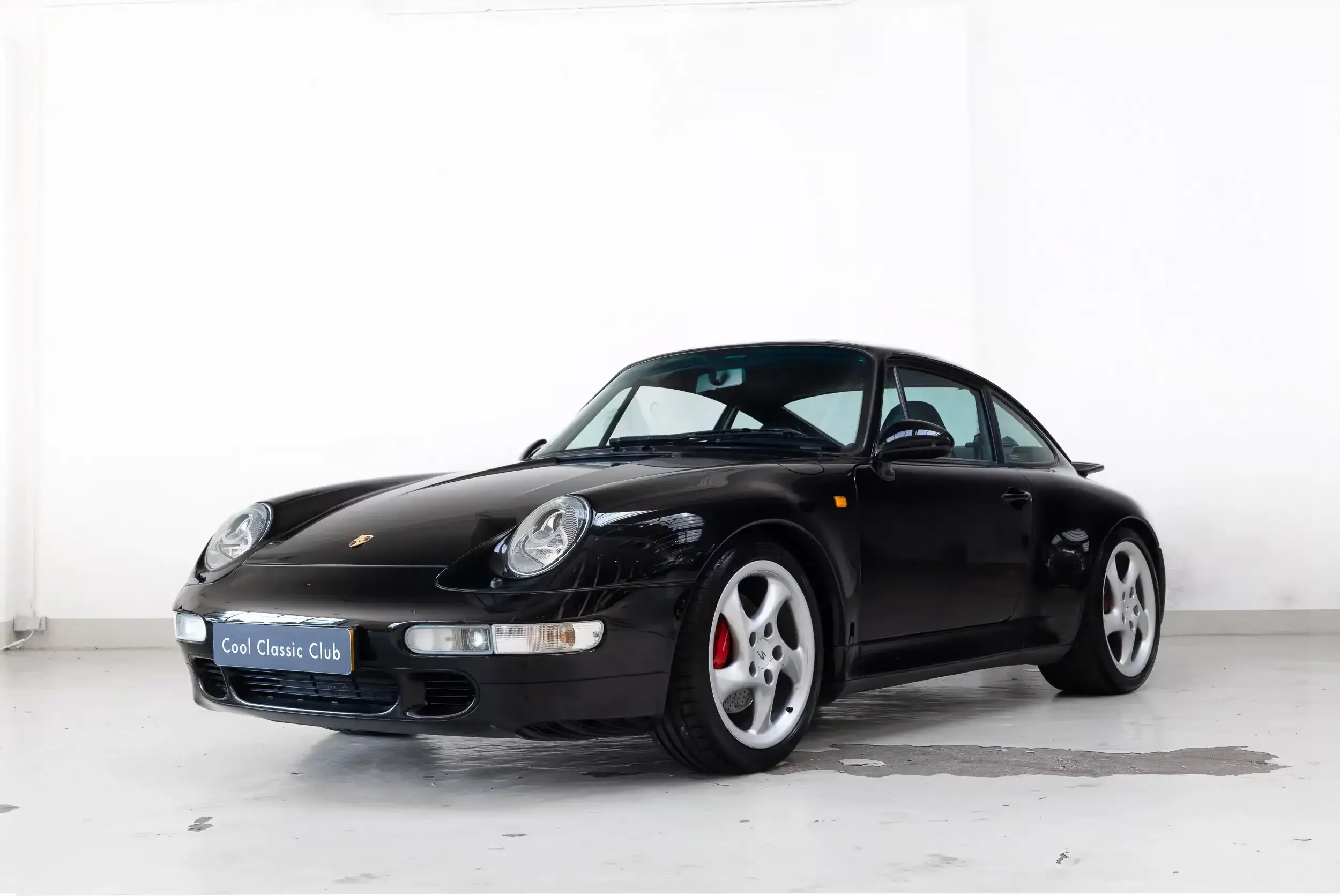 Front oblique view of the 1996 Schwarz Porsche 993 Carrera 4S 