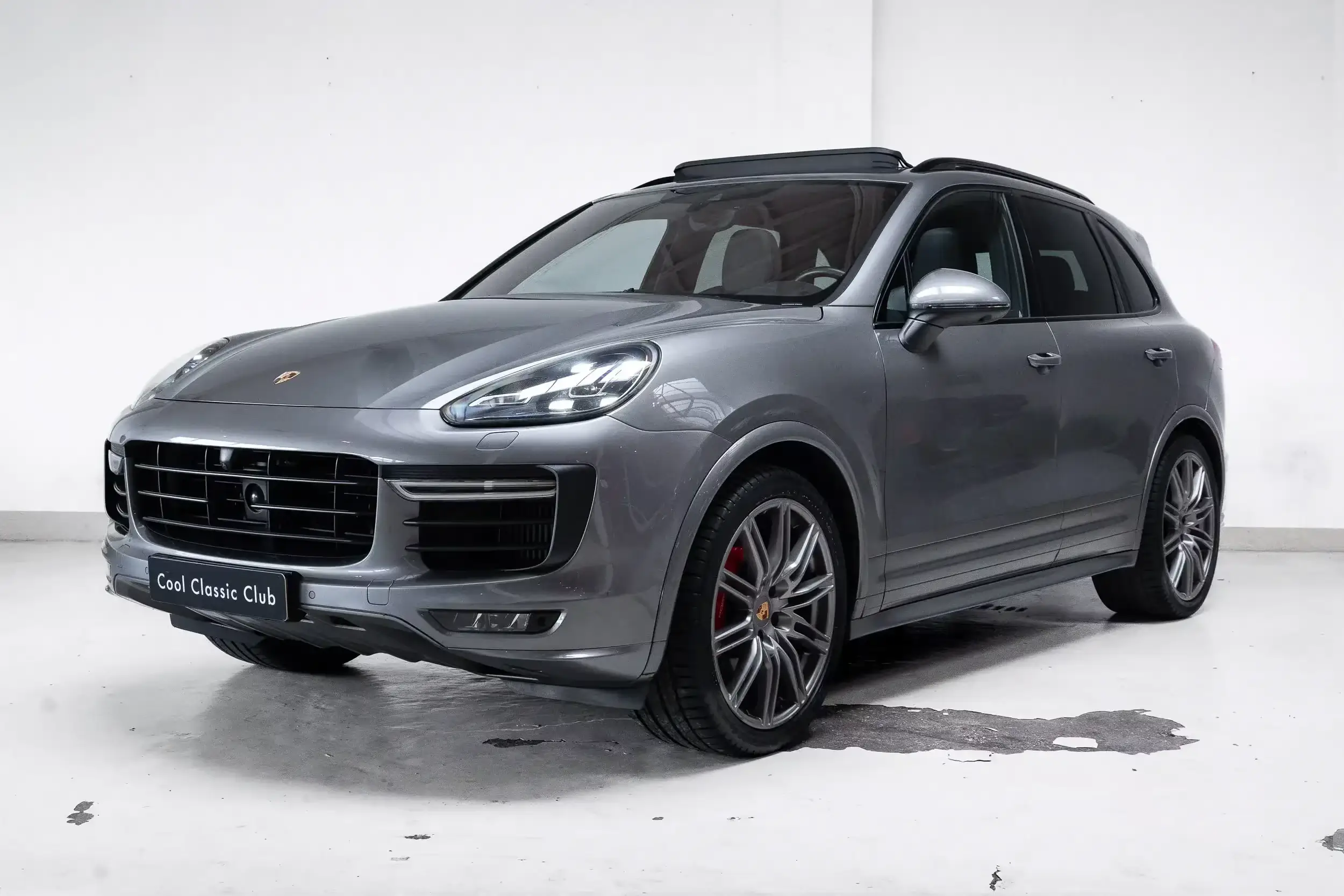 Front oblique view of the 2016 Meteor Grey Metallic Porsche Cayenne GTS