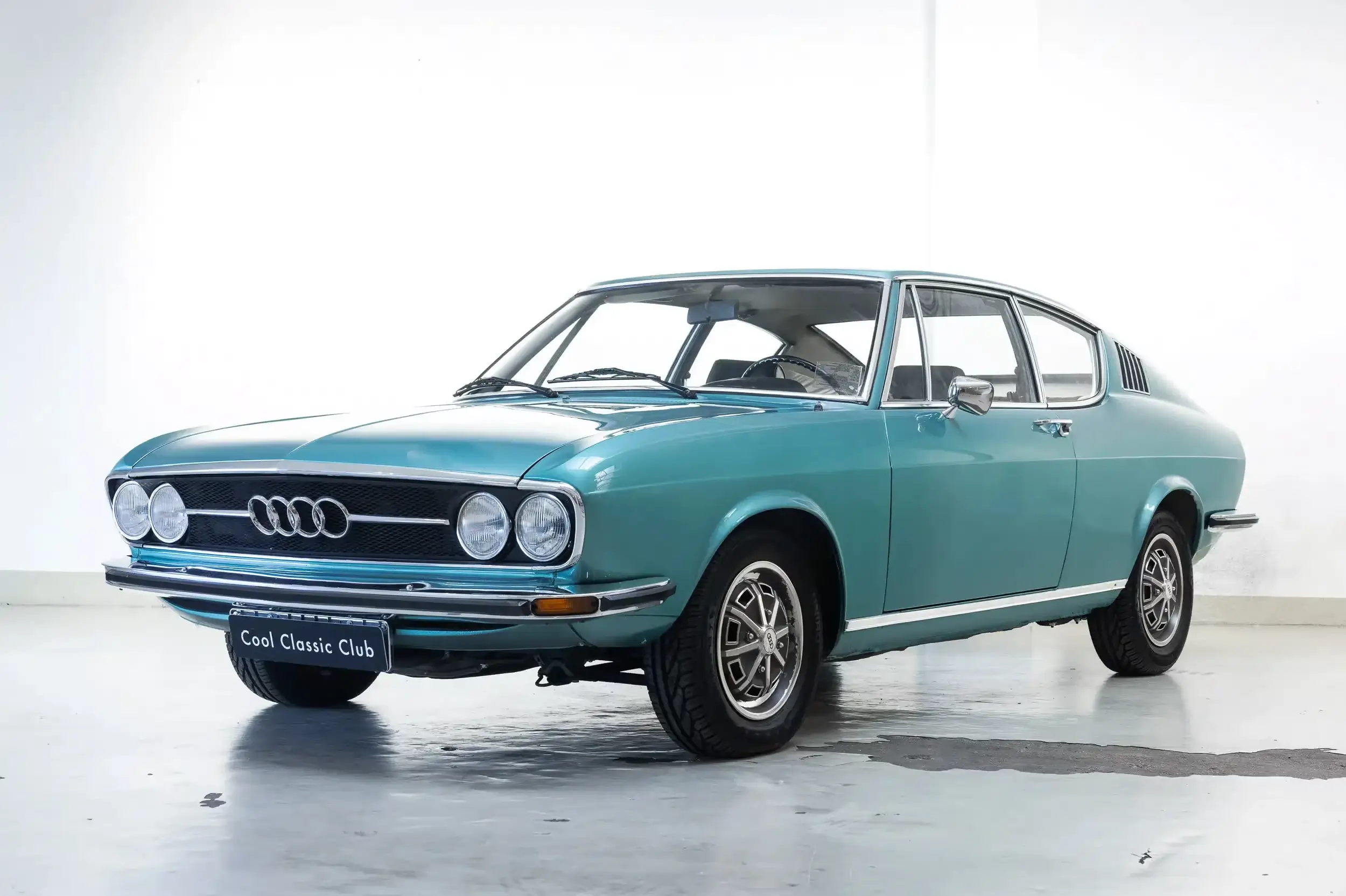 Front oblique view of the 1973 Turquoise Metallic Audi 100 S Coupé