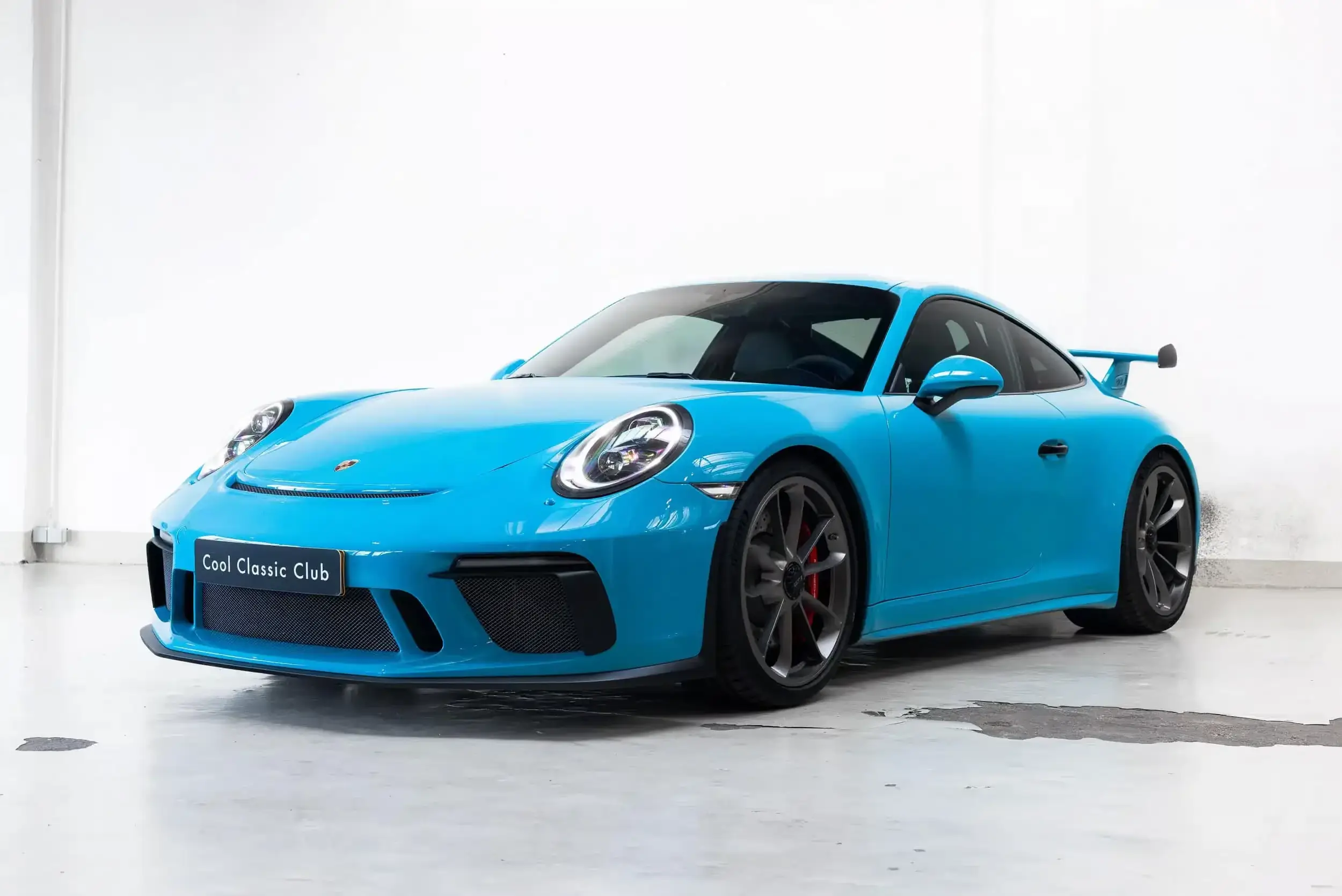 Front oblique view of the 2018 Miami Blue Porsche 991.2 4.0 GT3