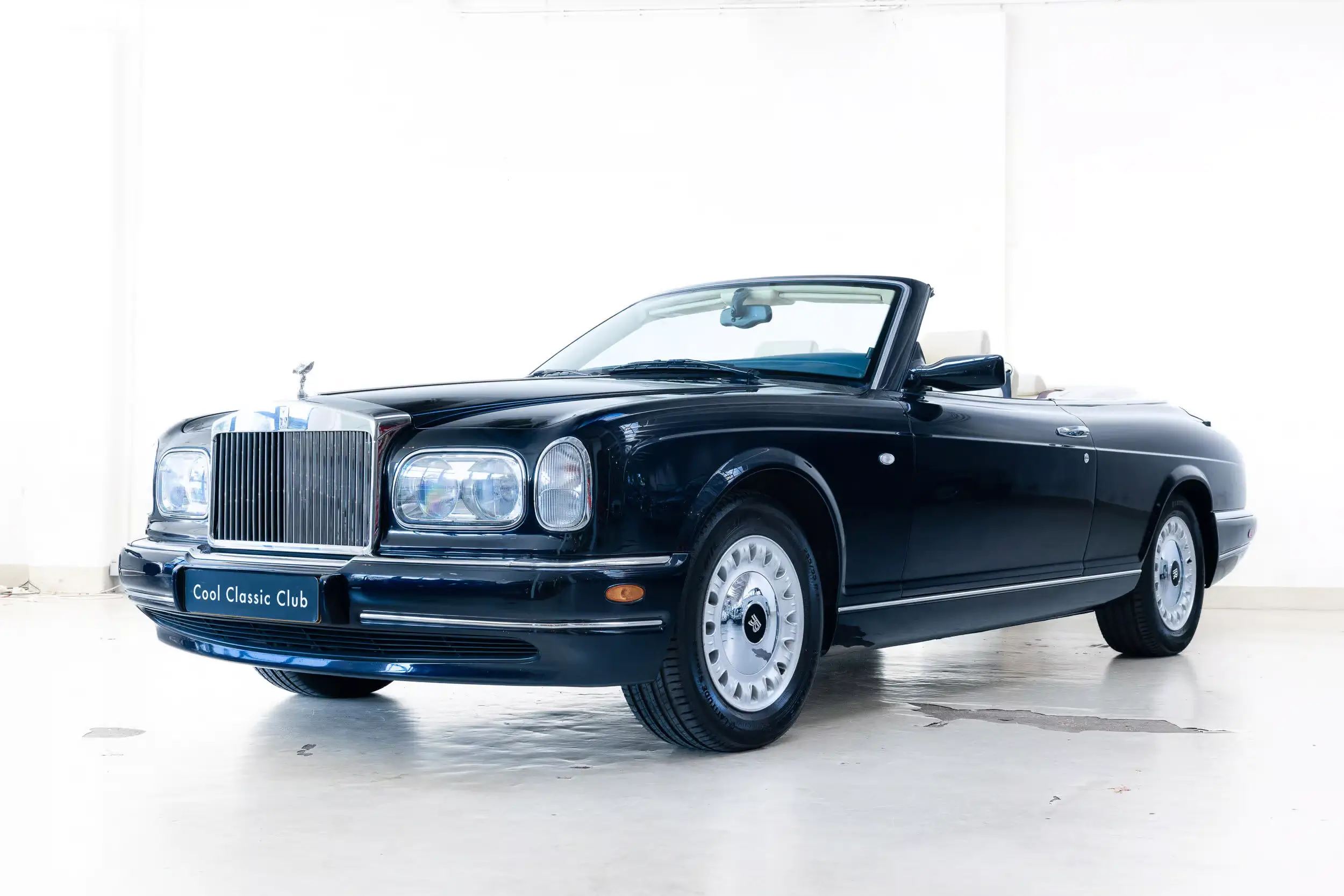 Front oblique view of the 2000 Midnight Sapphire  Rolls-Royce Corniche V Cabriolet 