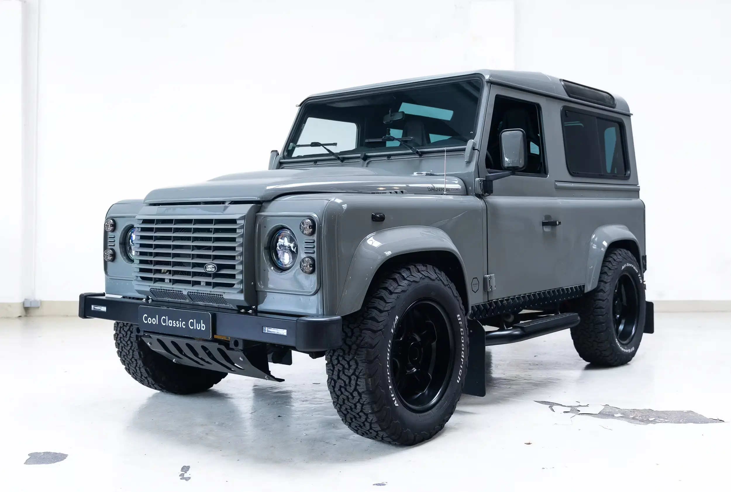 Oblique view Land Rover 90 Custom