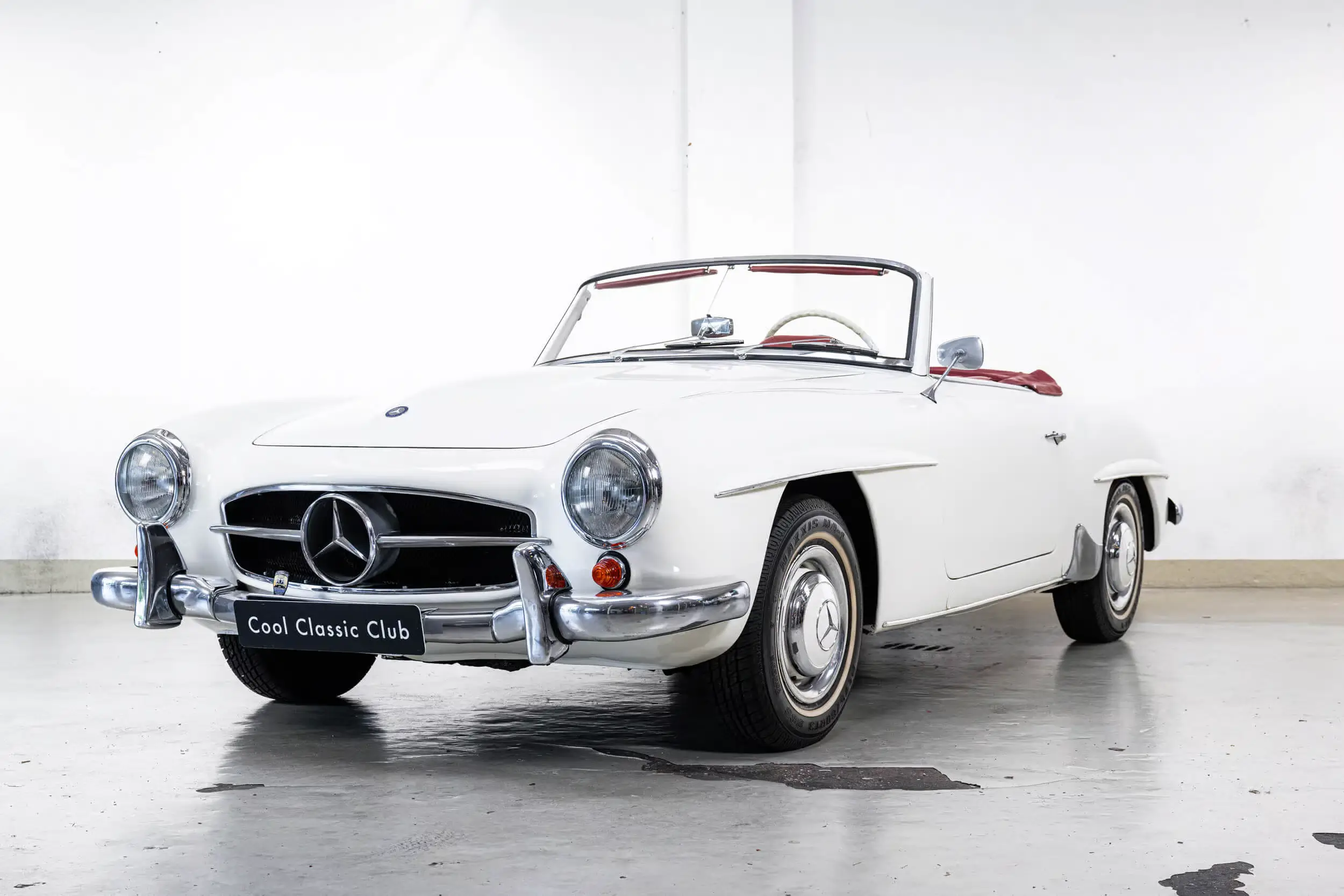 Front oblique view of the 1963 DB050 Mercedes-Benz 190 SL 